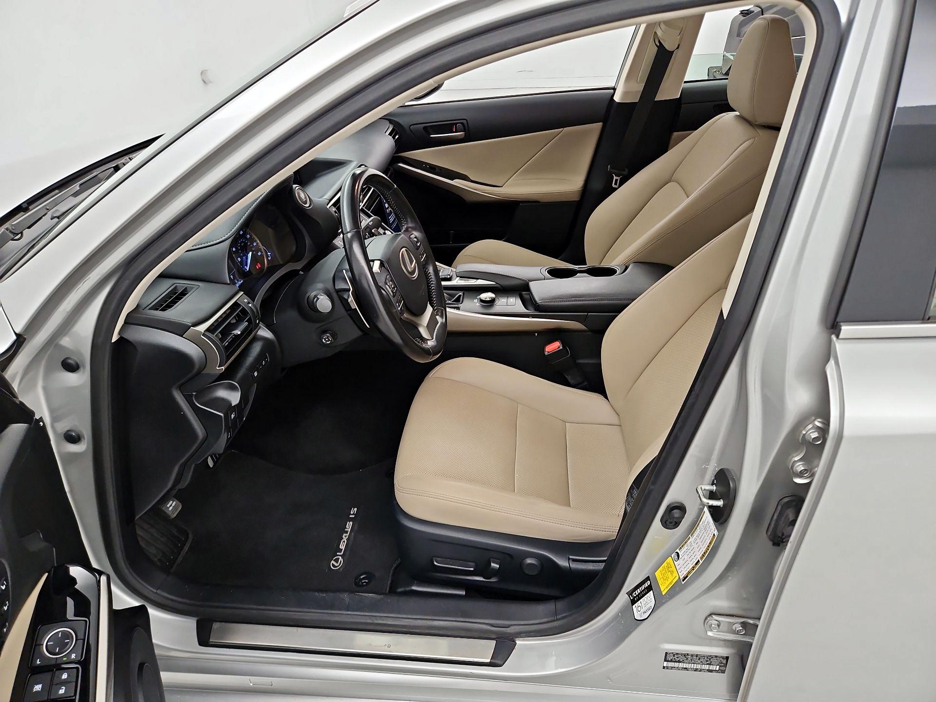 Thumbnail: 2019 Lexus IS - 11