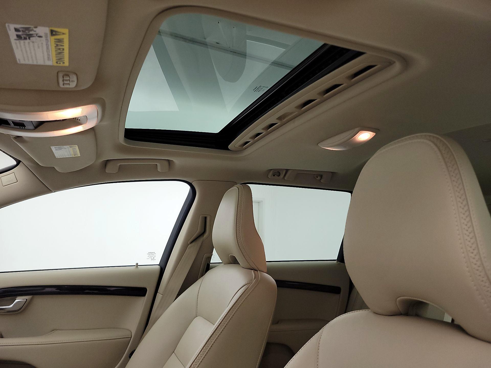 Thumbnail: 2015 Volvo XC70 - 20