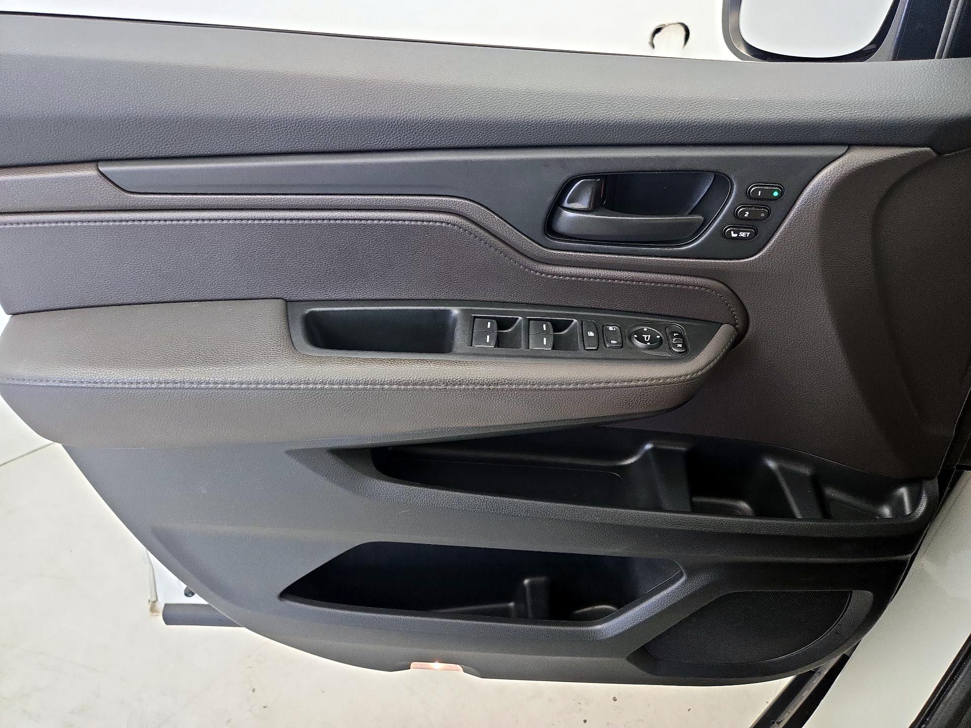 Thumbnail: 2019 Honda Odyssey - 12