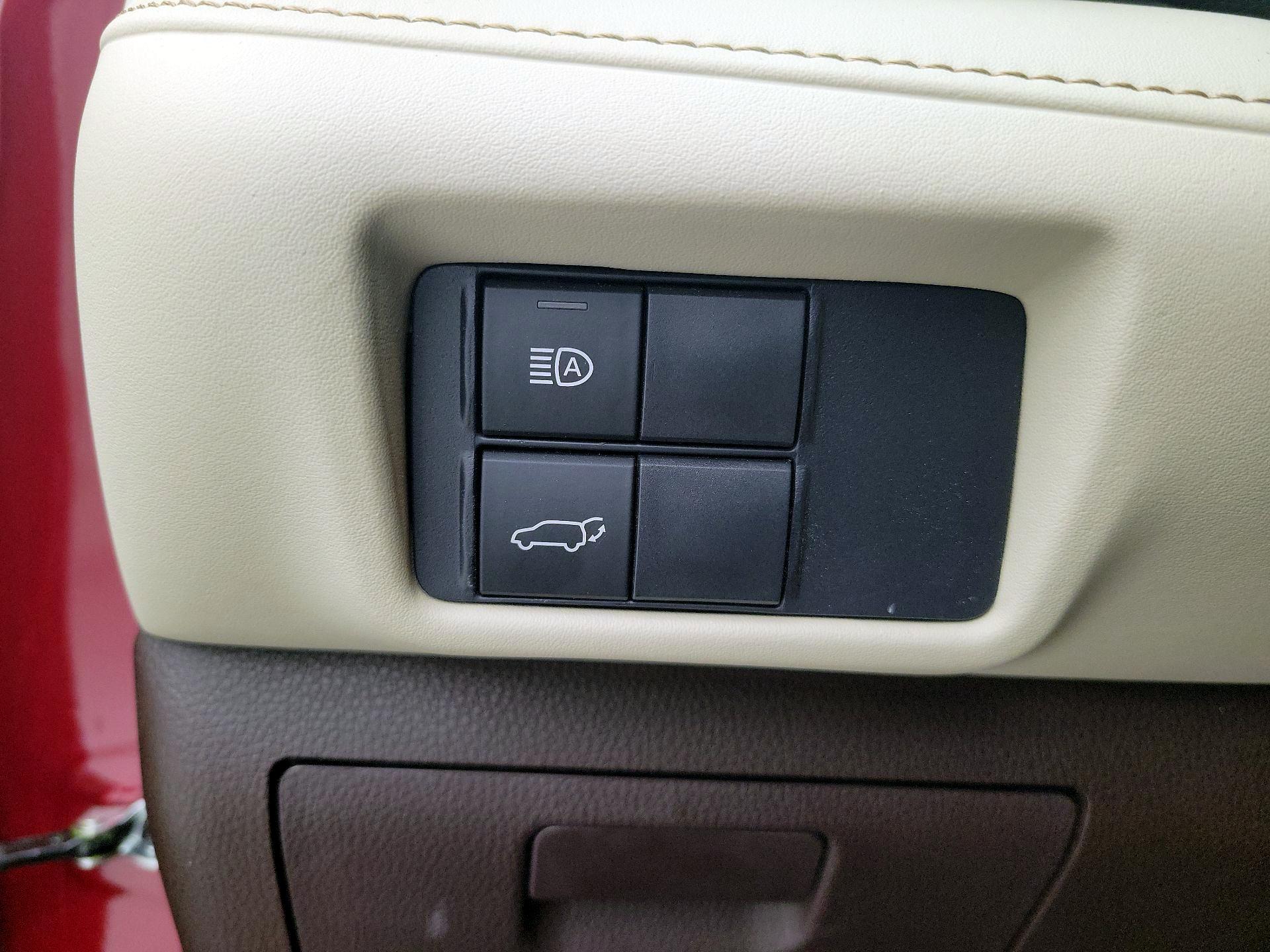 Thumbnail: 2021 Toyota Highlander - 13