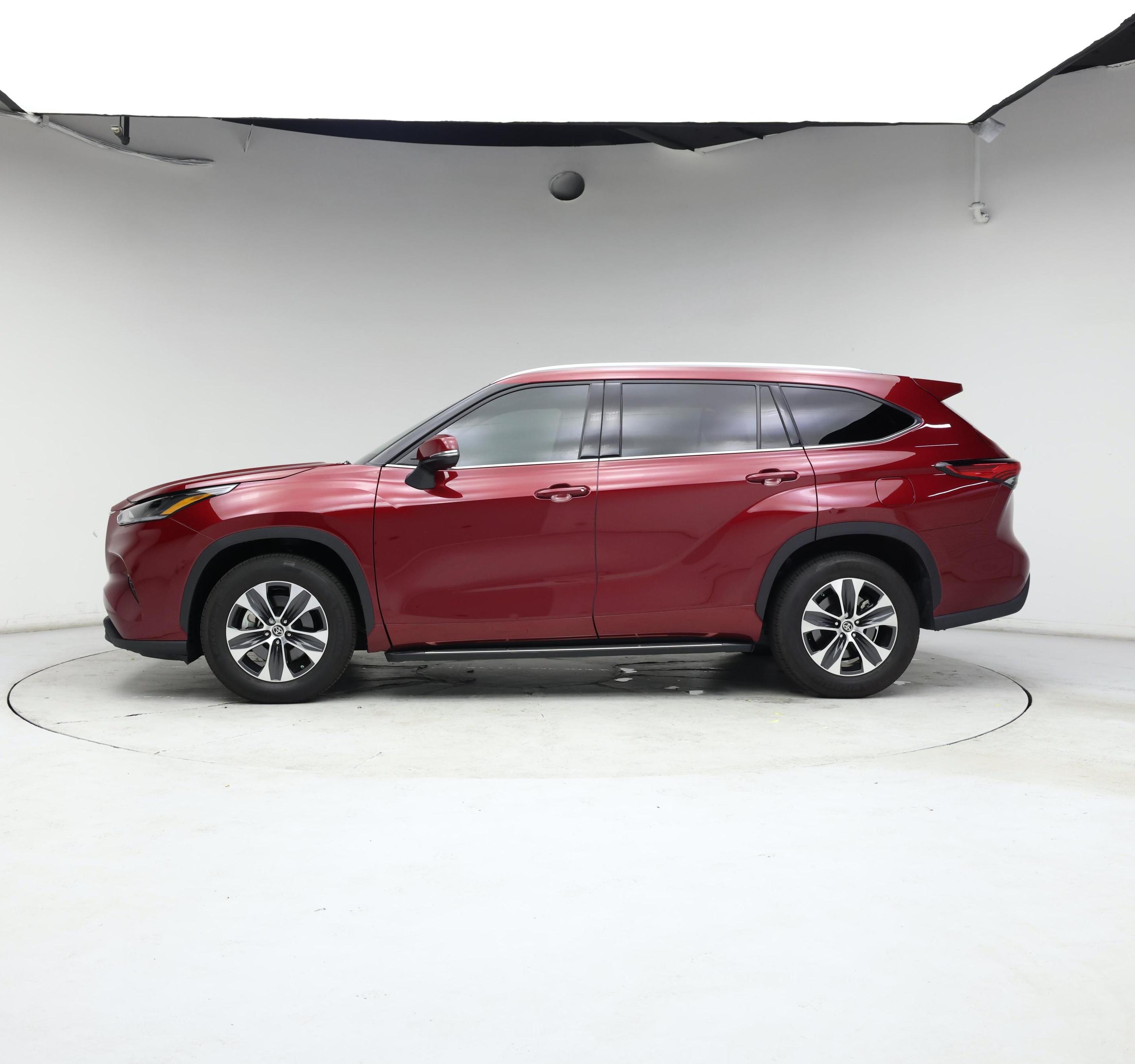 Thumbnail: 2021 Toyota Highlander - 3