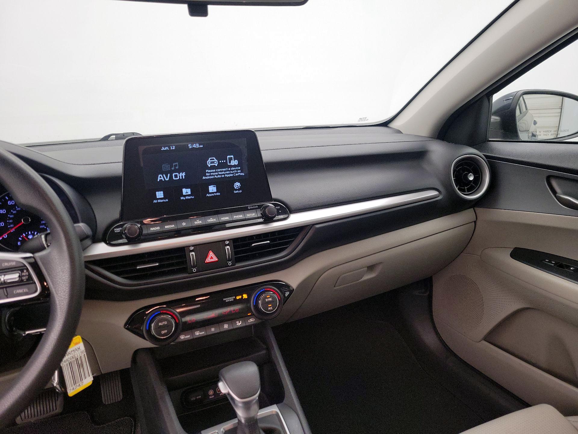 Thumbnail: 2019 Kia Forte - 9