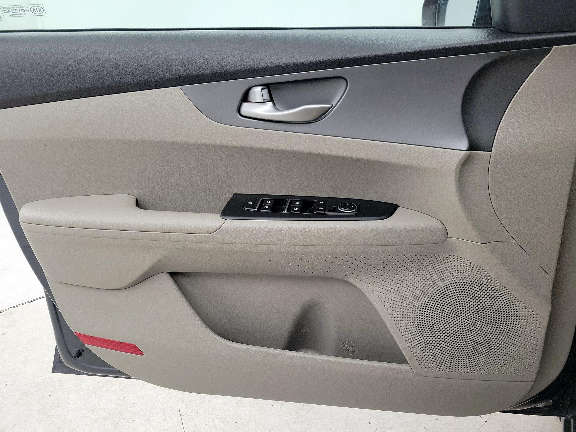 Thumbnail: 2019 Kia Forte - 12