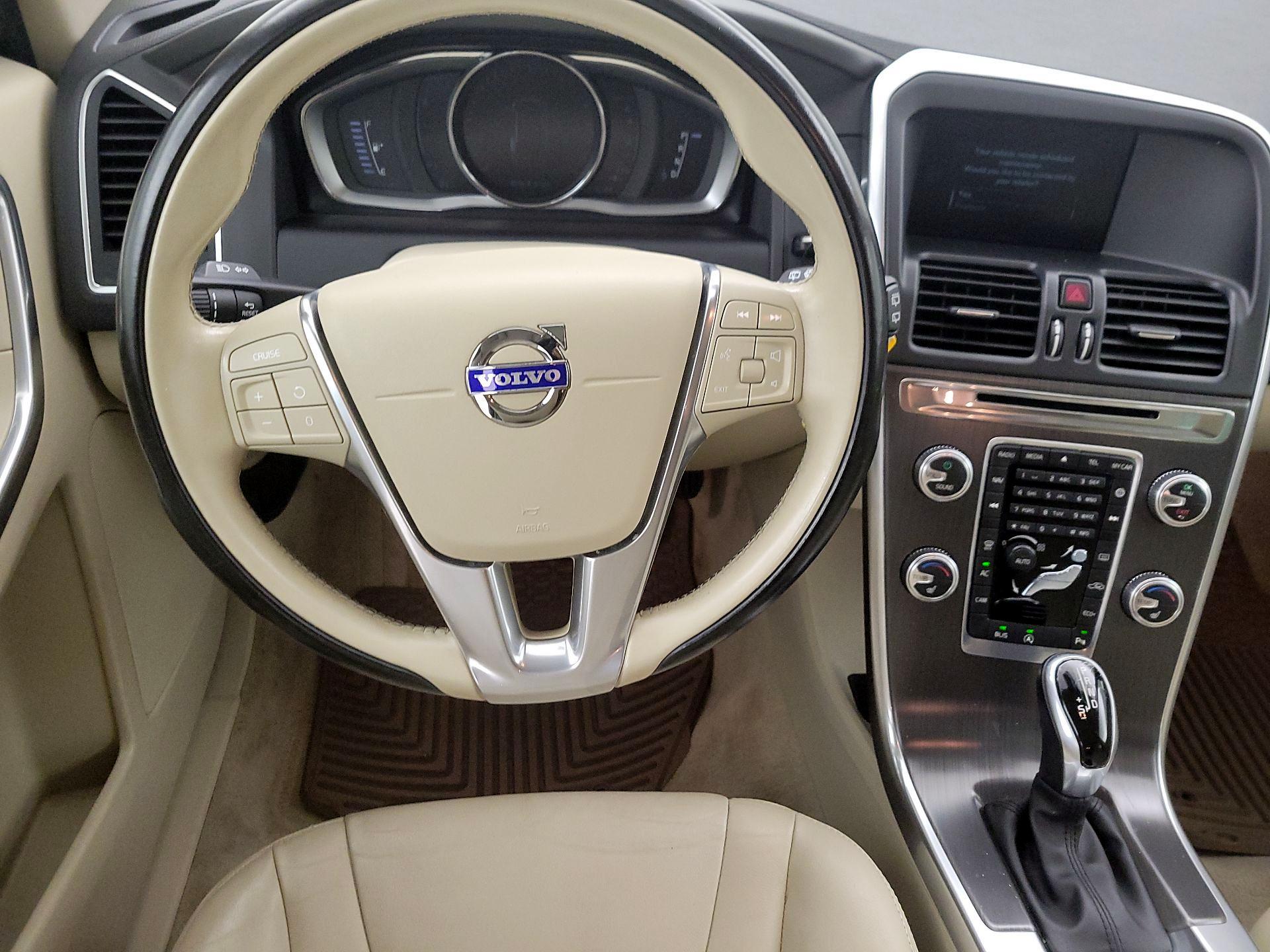 Thumbnail: 2016 Volvo XC60 - 10