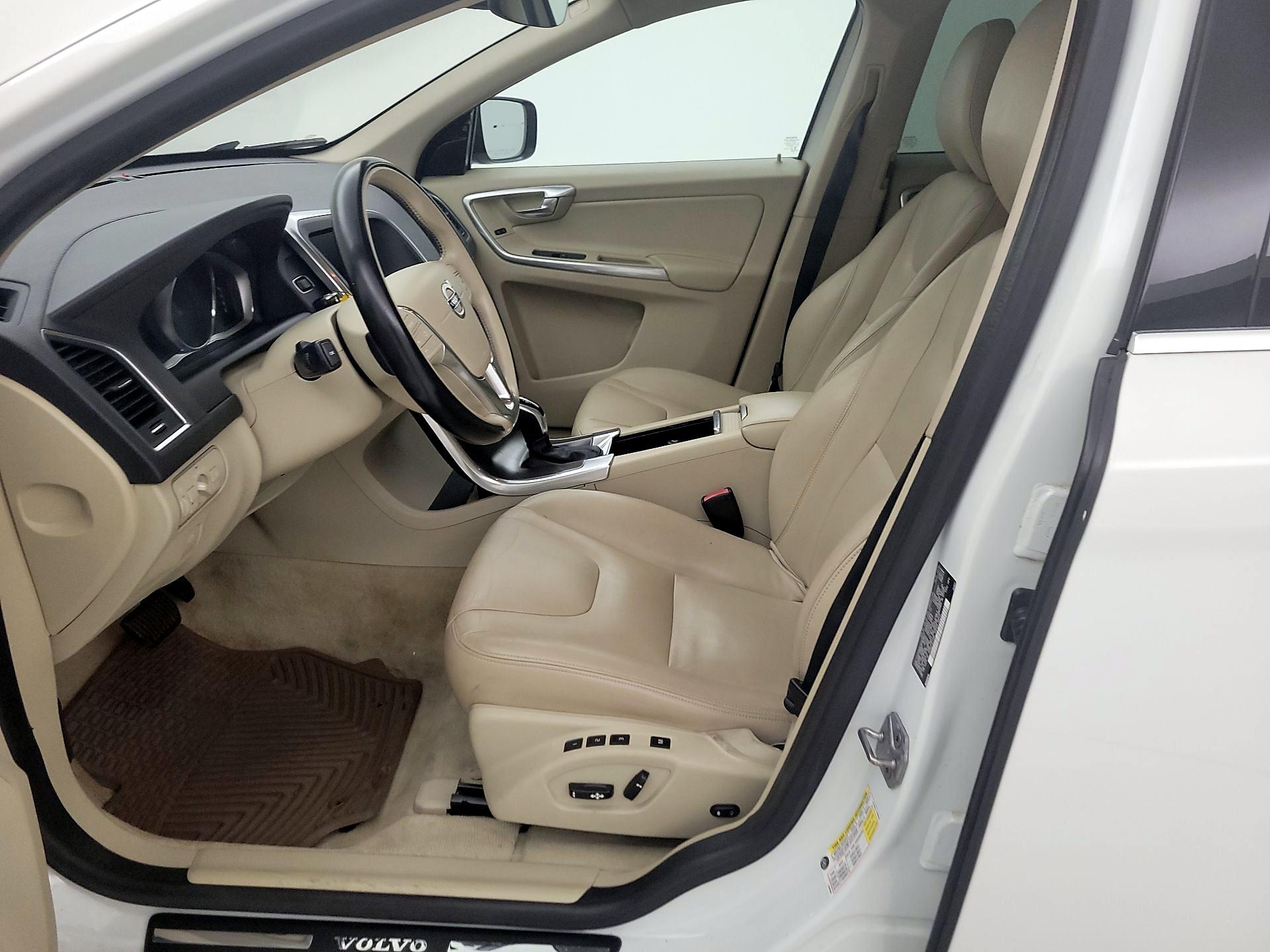 Thumbnail: 2016 Volvo XC60 - 11