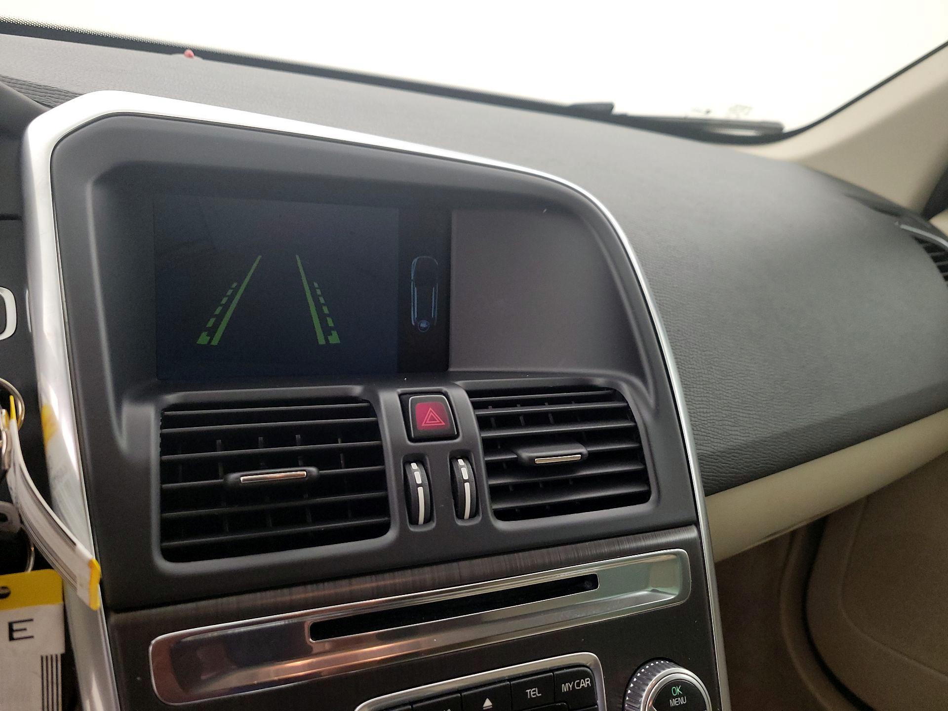 Thumbnail: 2016 Volvo XC60 - 14