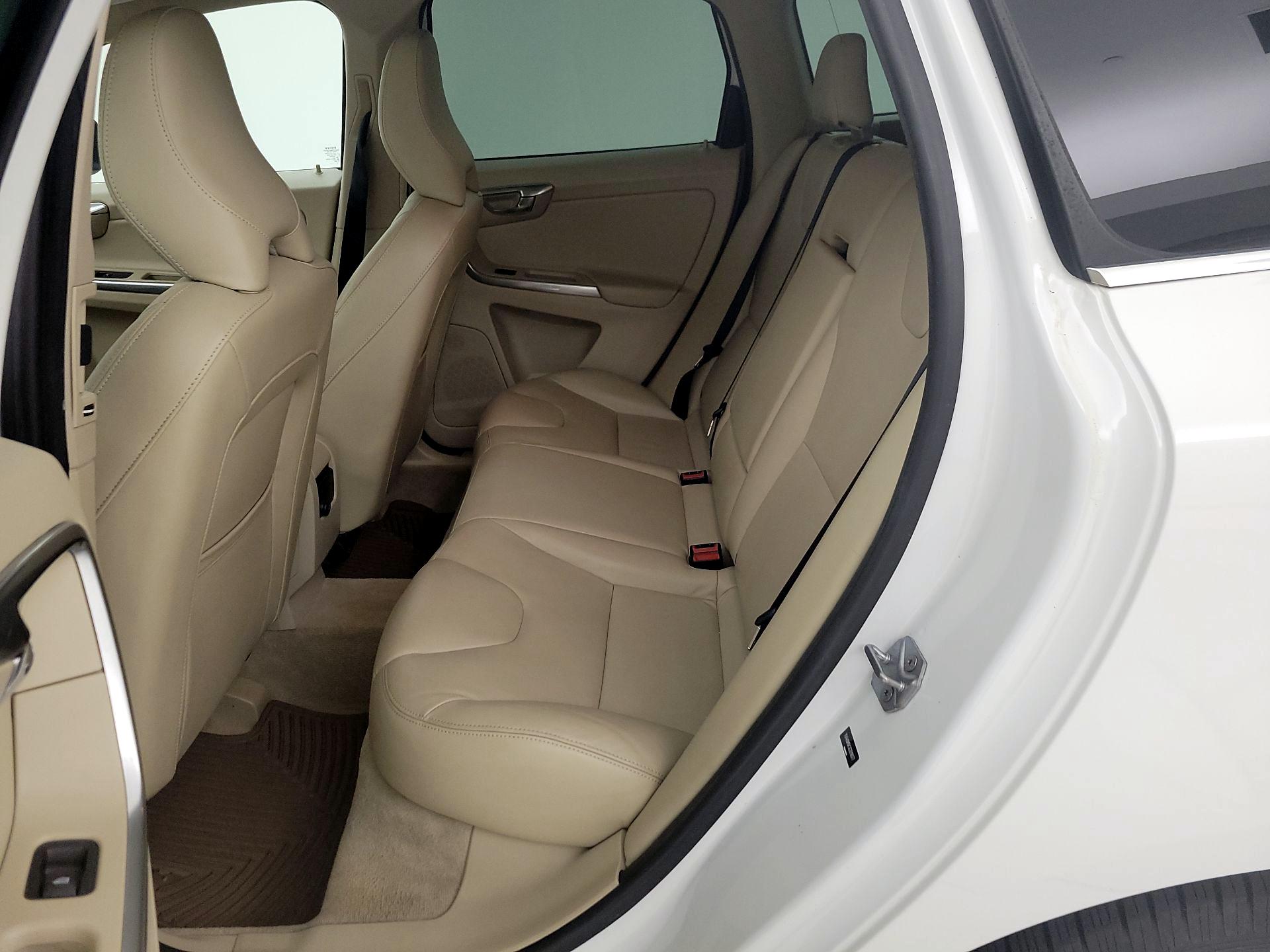 Thumbnail: 2016 Volvo XC60 - 18