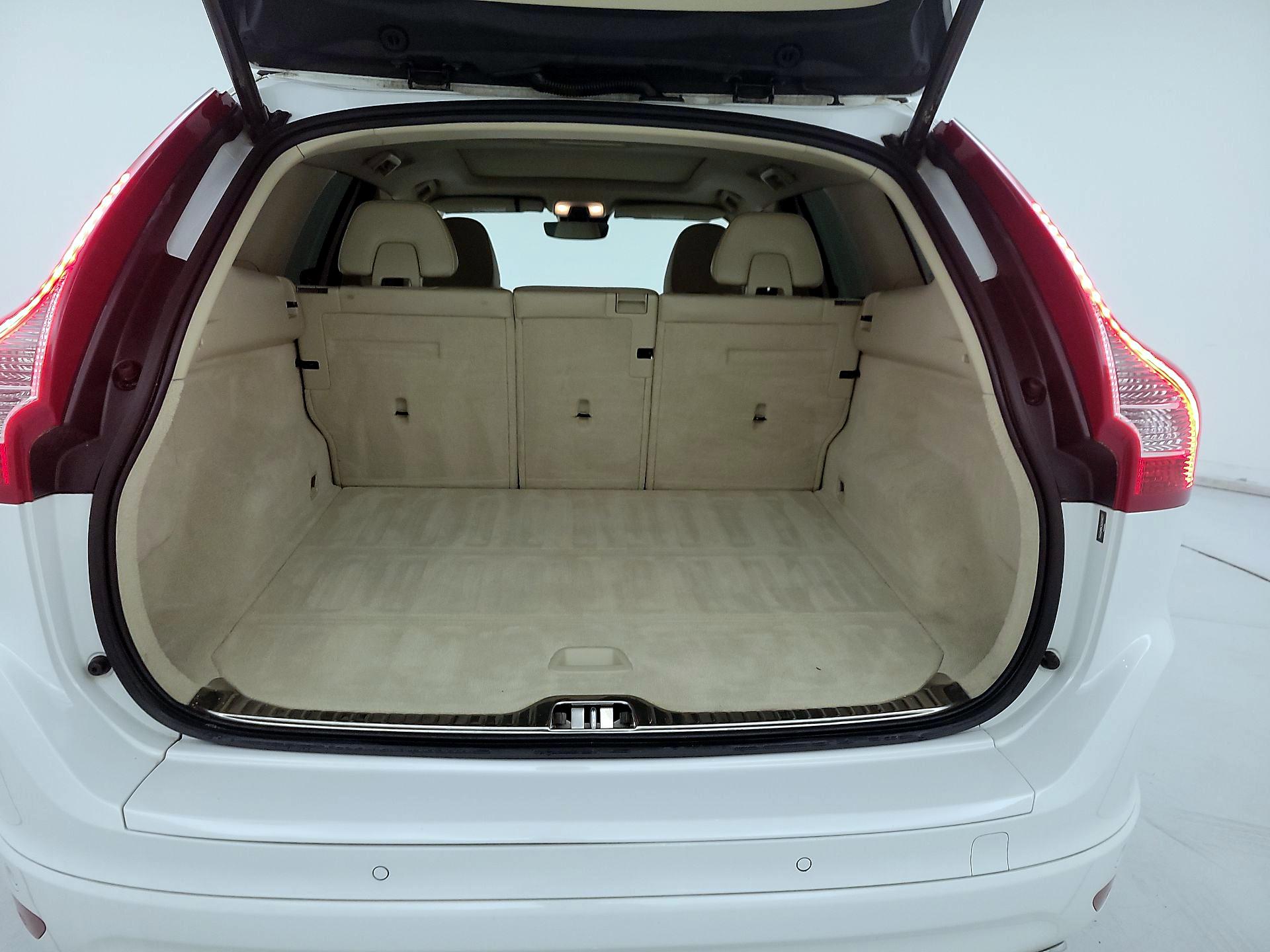 Thumbnail: 2016 Volvo XC60 - 19