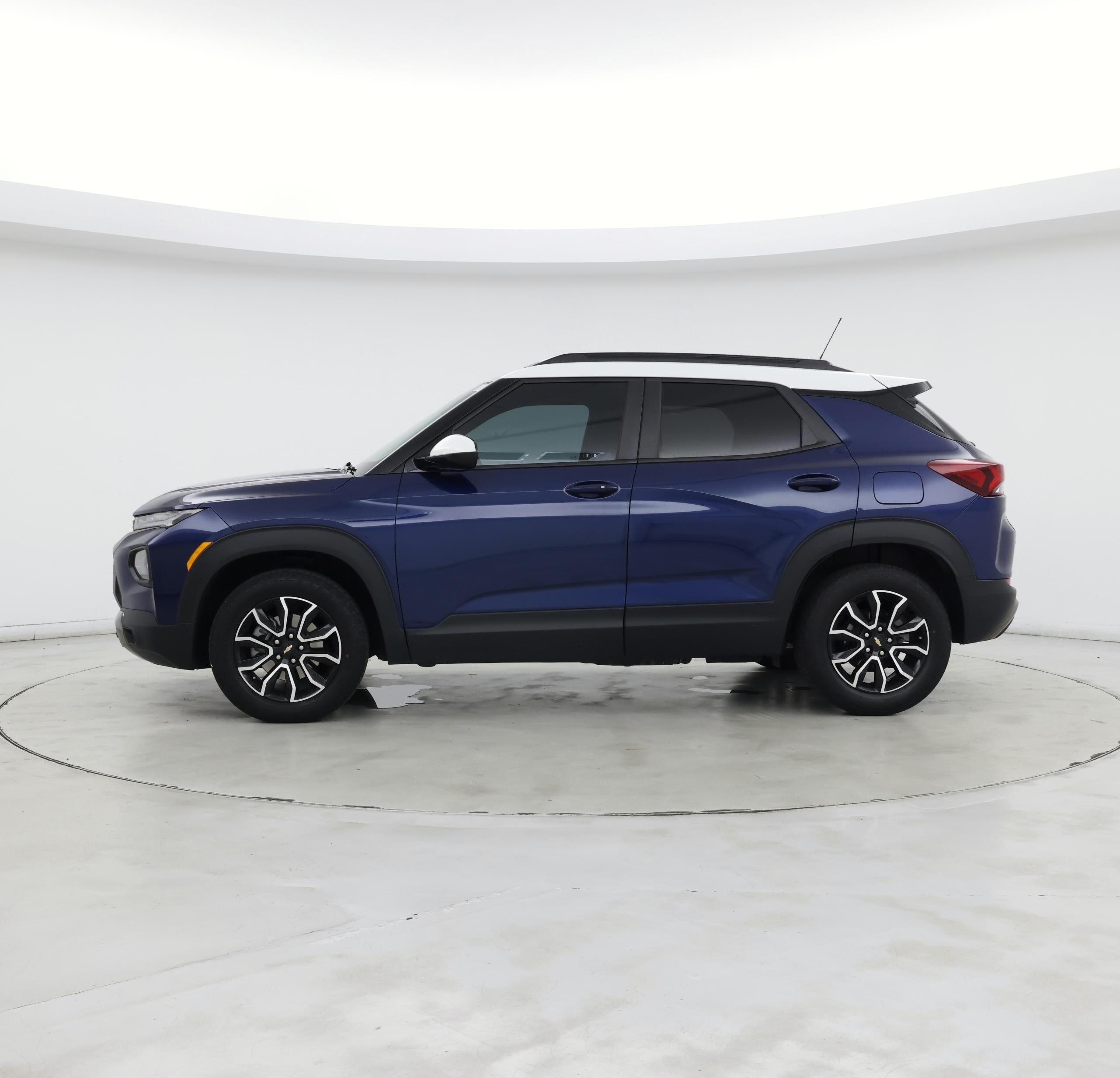 Thumbnail: 2023 Chevrolet TrailBlazer - 3