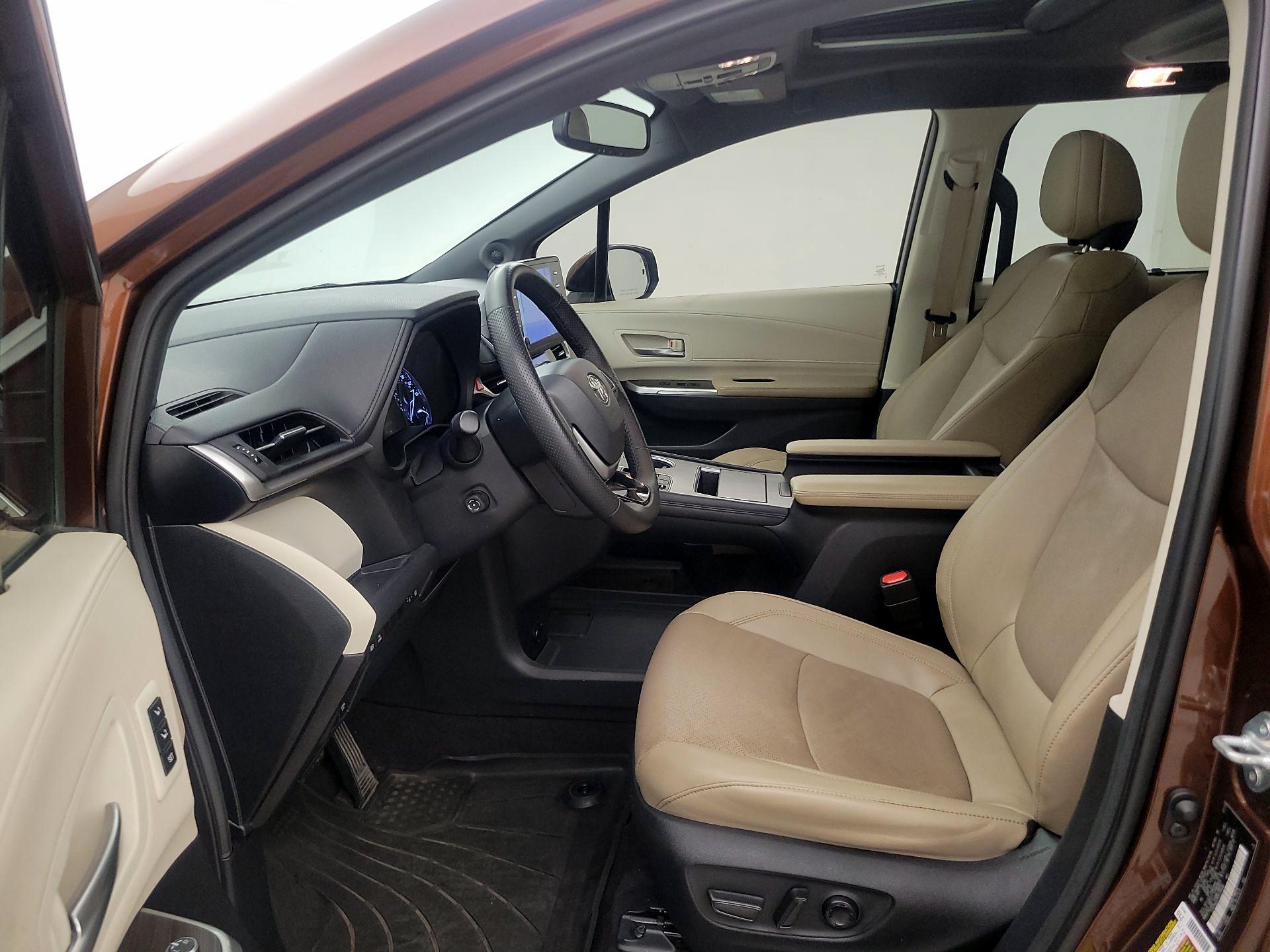 Thumbnail: 2023 Toyota Sienna - 11
