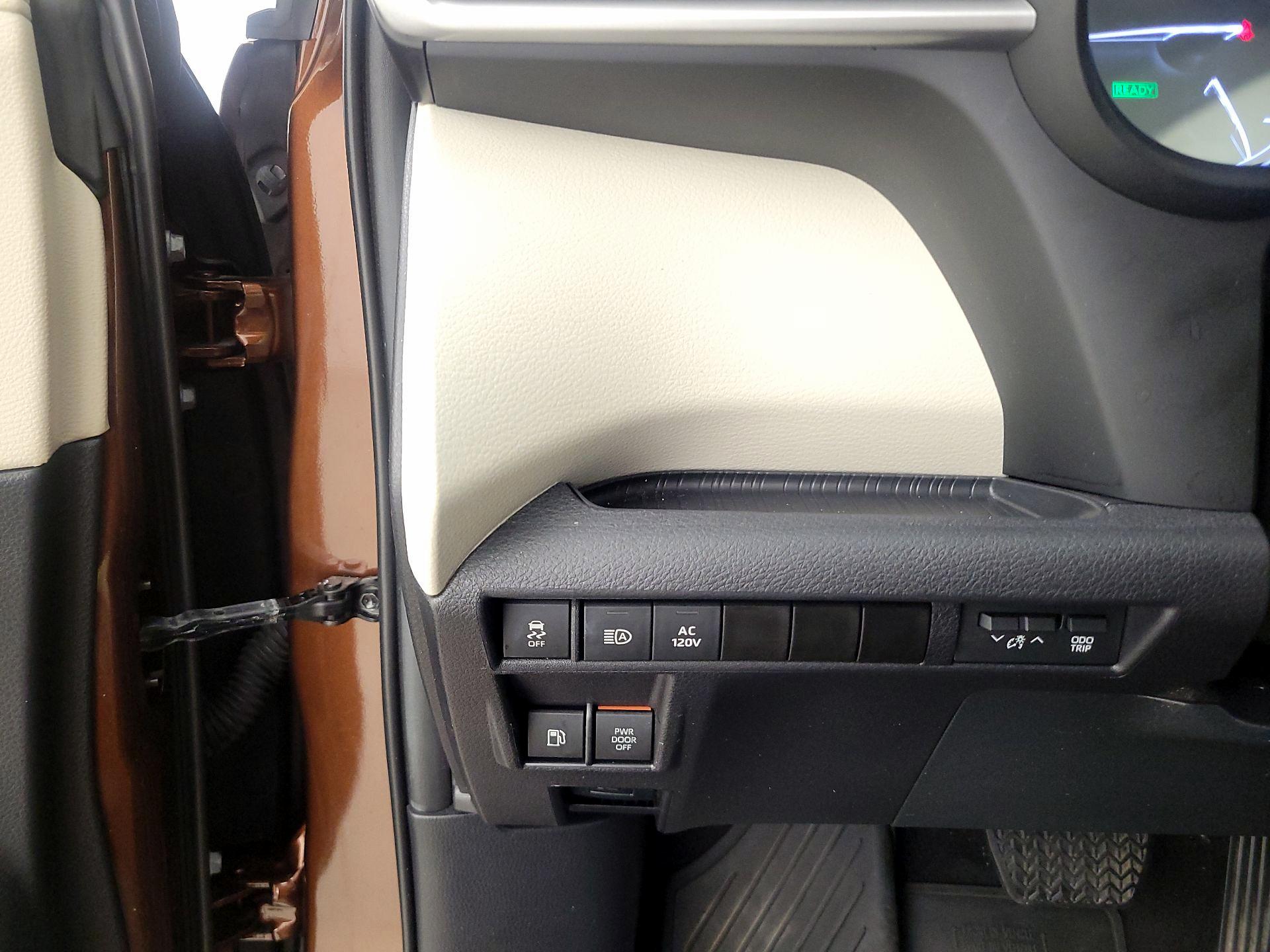 Thumbnail: 2023 Toyota Sienna - 13