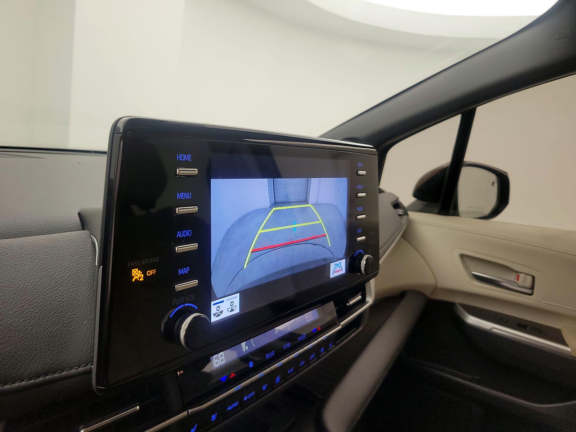 Thumbnail: 2023 Toyota Sienna - 15