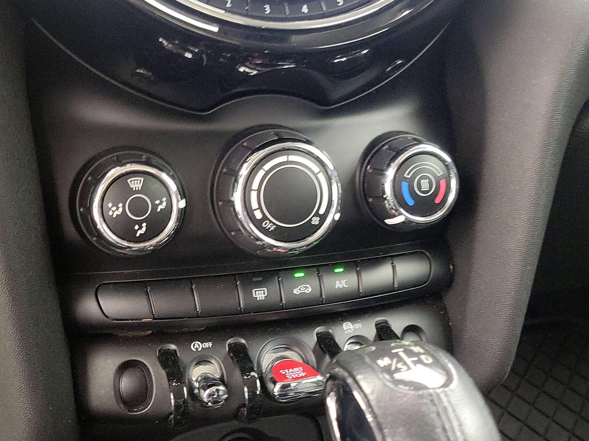 Thumbnail: 2019 MINI Cooper Hardtop - 16