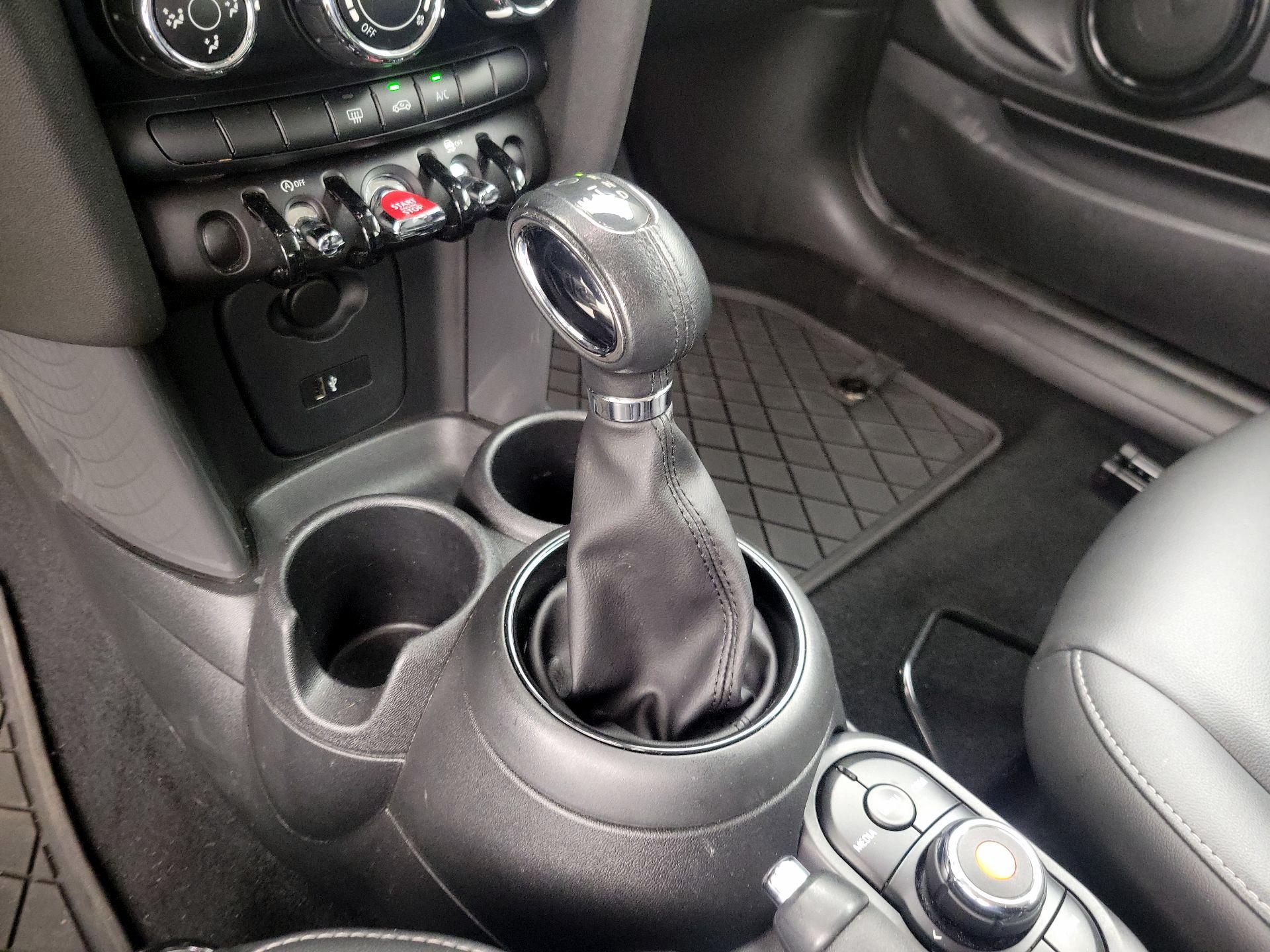 Thumbnail: 2019 MINI Cooper Hardtop - 17
