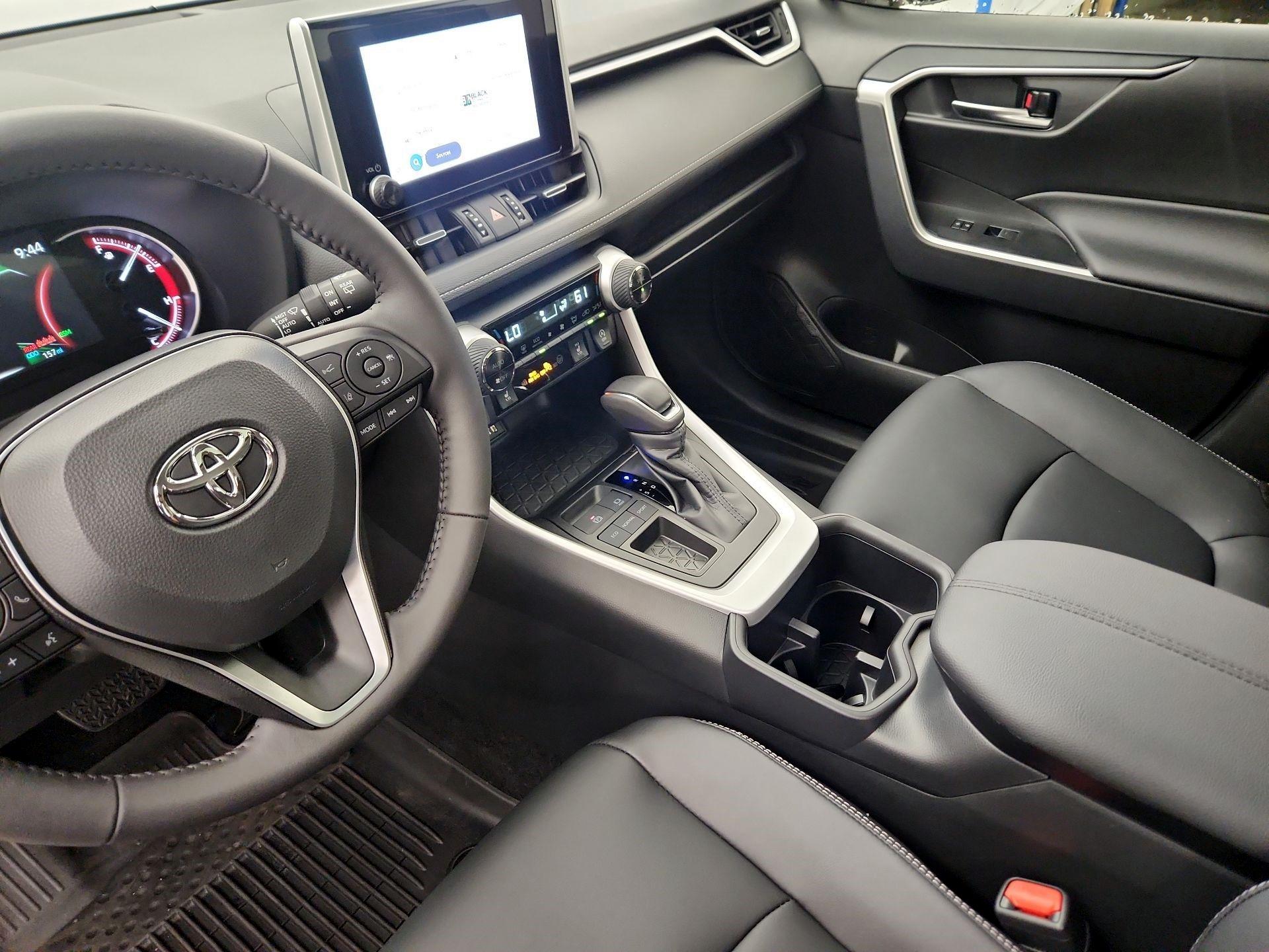 Thumbnail: 2025 Toyota RAV4 - 11