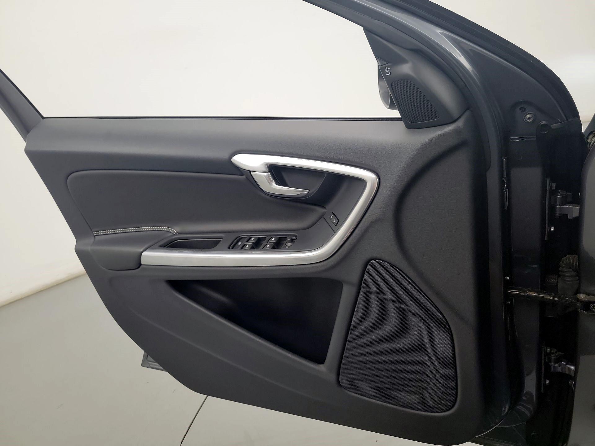 Thumbnail: 2017 Volvo S60 - 10