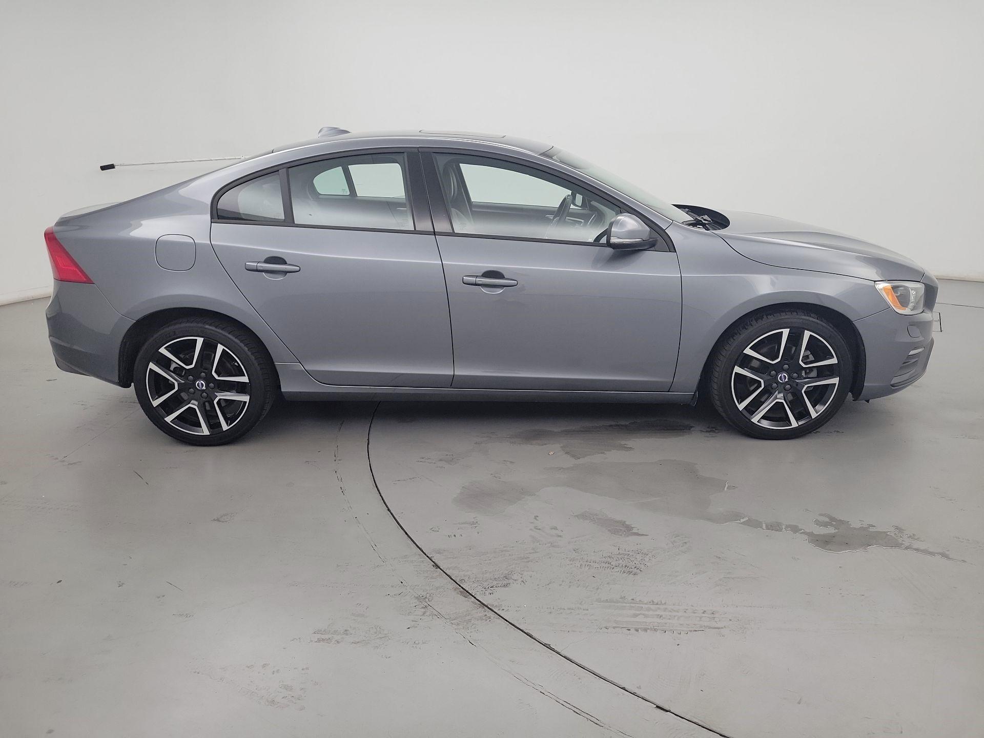 Thumbnail: 2017 Volvo S60 - 4