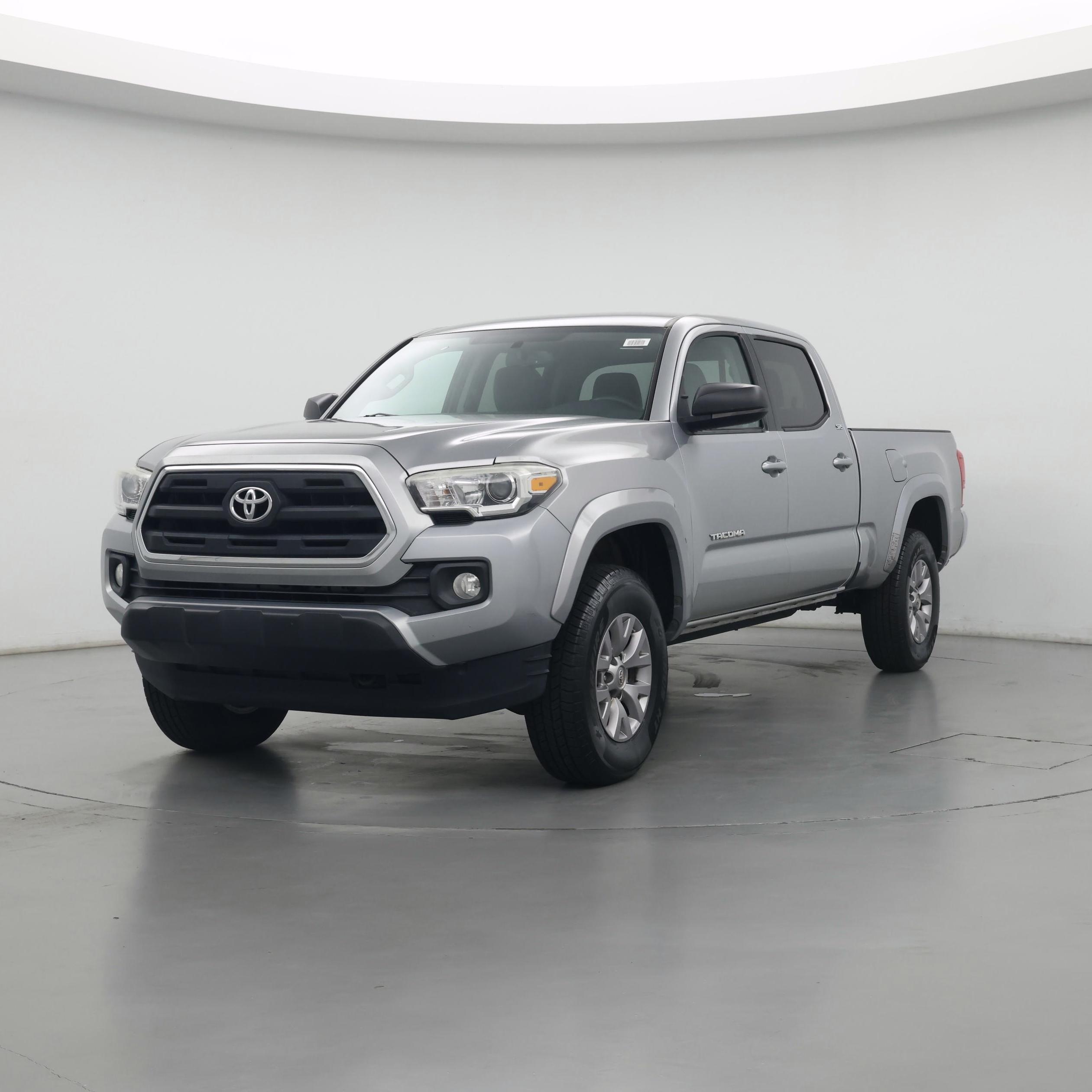 Thumbnail: 2017 Toyota Tacoma - 4