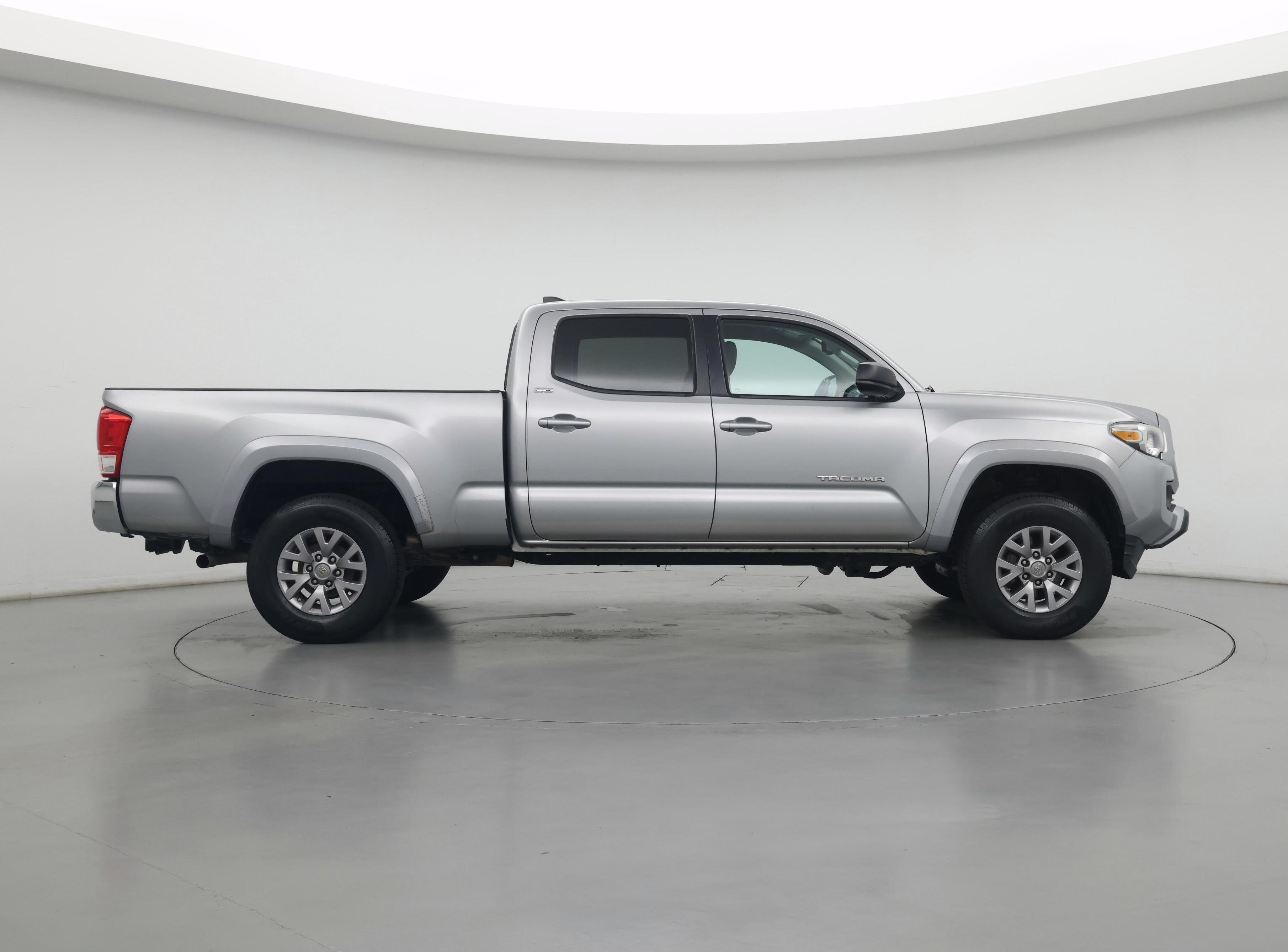 Thumbnail: 2017 Toyota Tacoma - 7