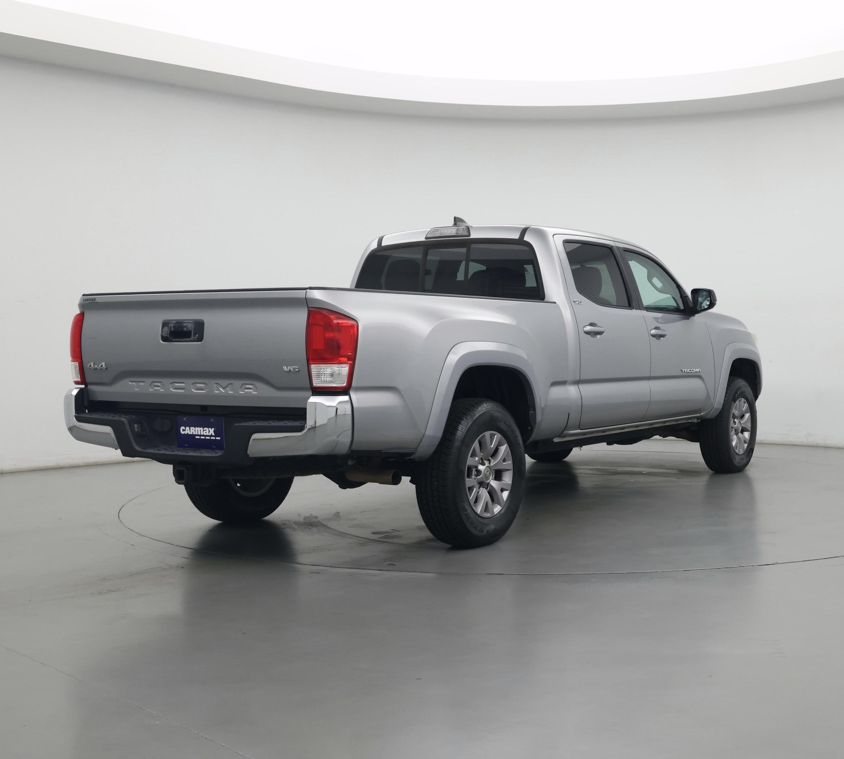 Thumbnail: 2017 Toyota Tacoma - 8
