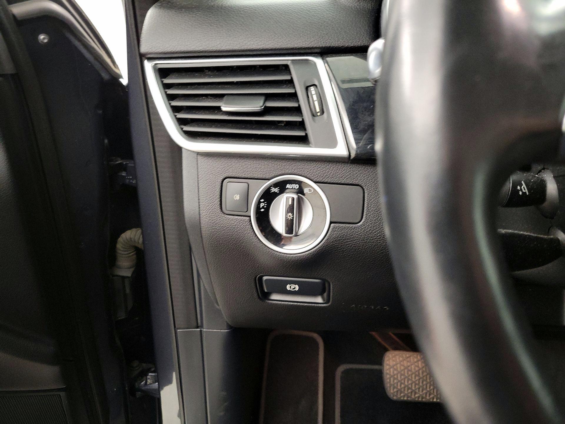 Thumbnail: 2014 Mercedes-Benz M-Class - 13