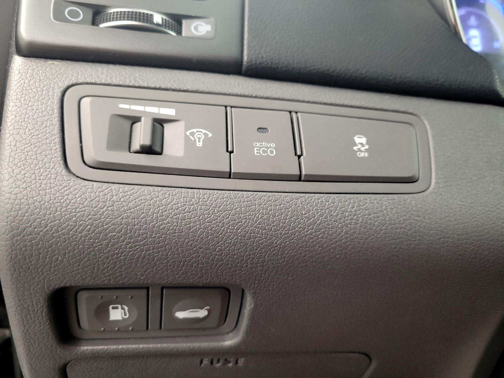 Thumbnail: 2013 Hyundai Sonata - 11