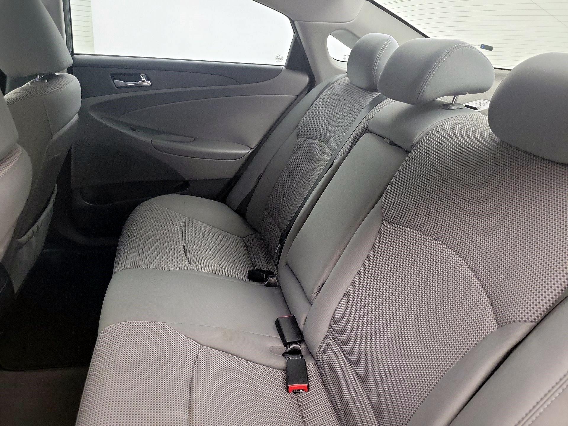 Thumbnail: 2013 Hyundai Sonata - 16