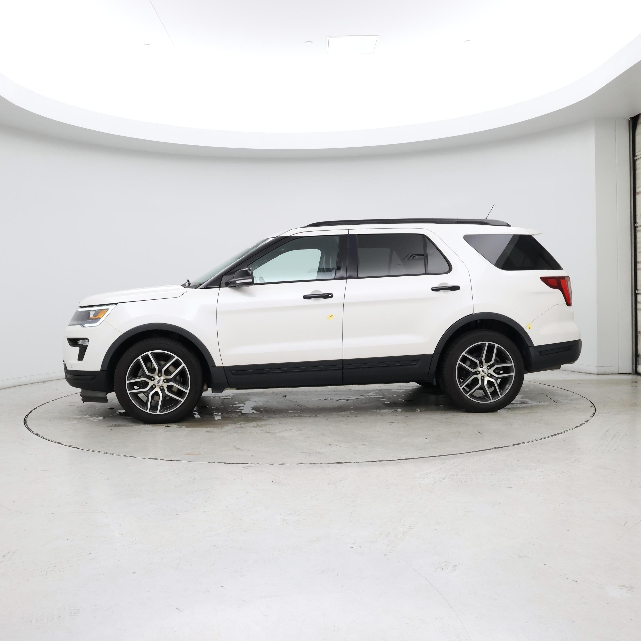 Thumbnail: 2018 Ford Explorer - 3