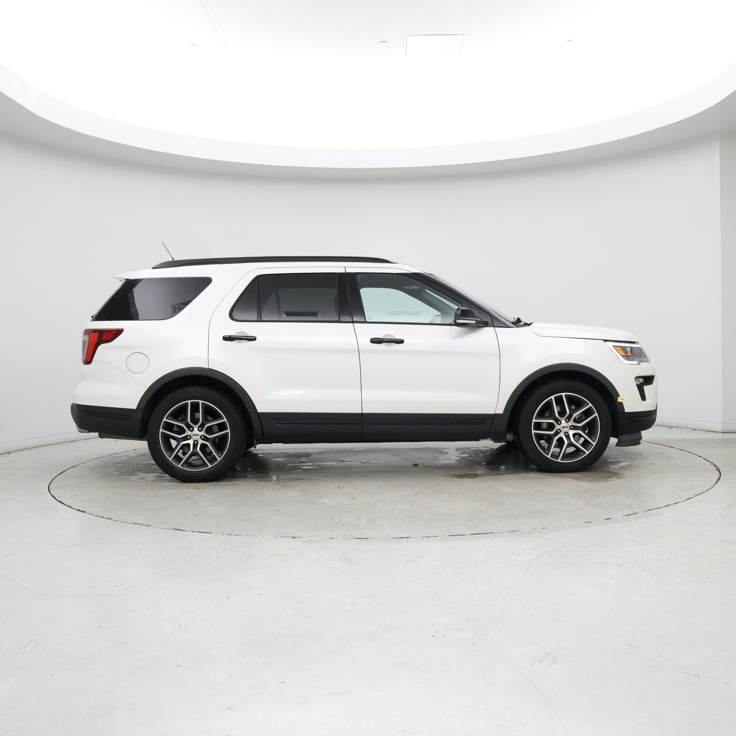 Thumbnail: 2018 Ford Explorer - 7