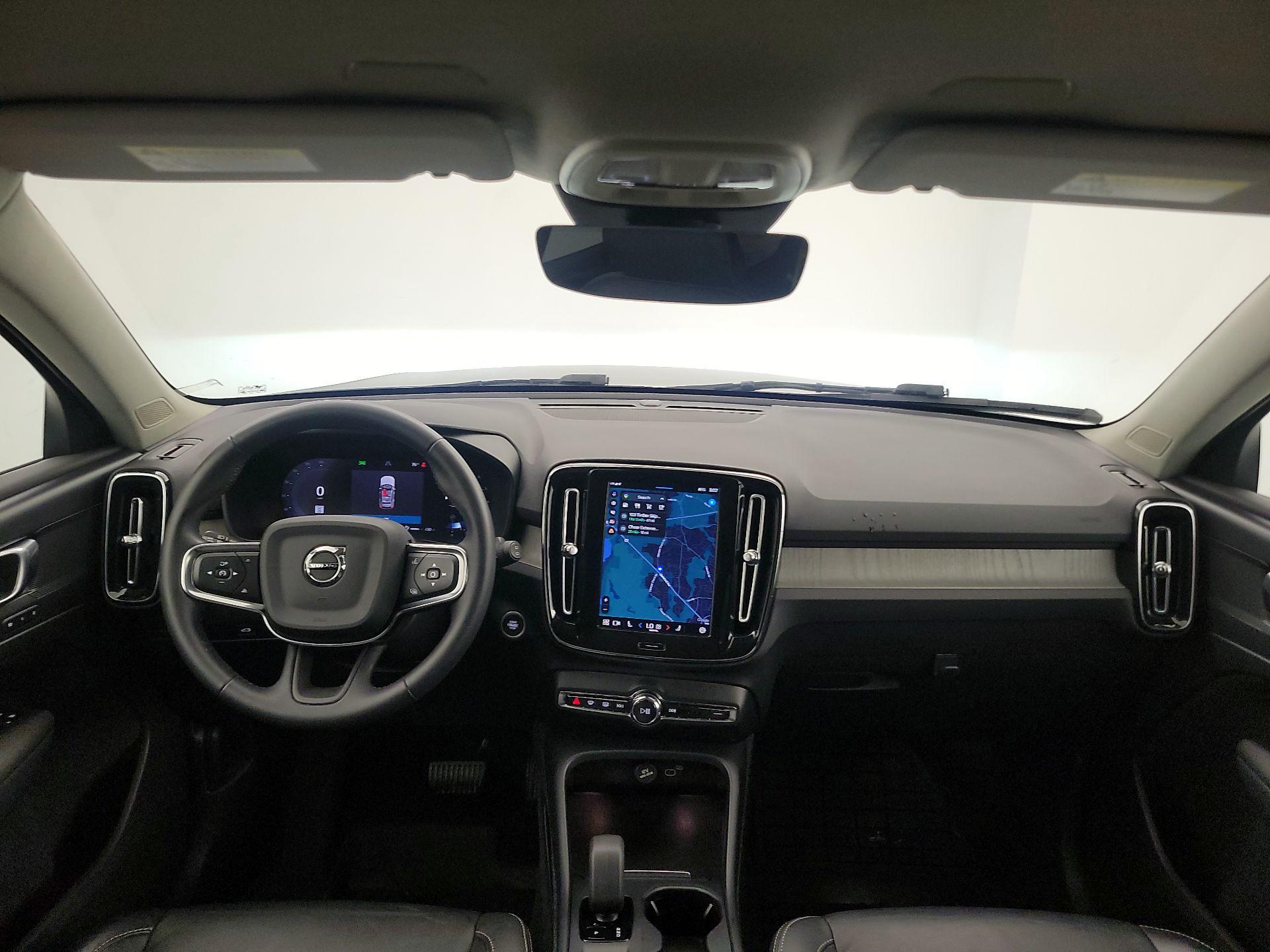 Thumbnail: 2023 Volvo XC40 - 9