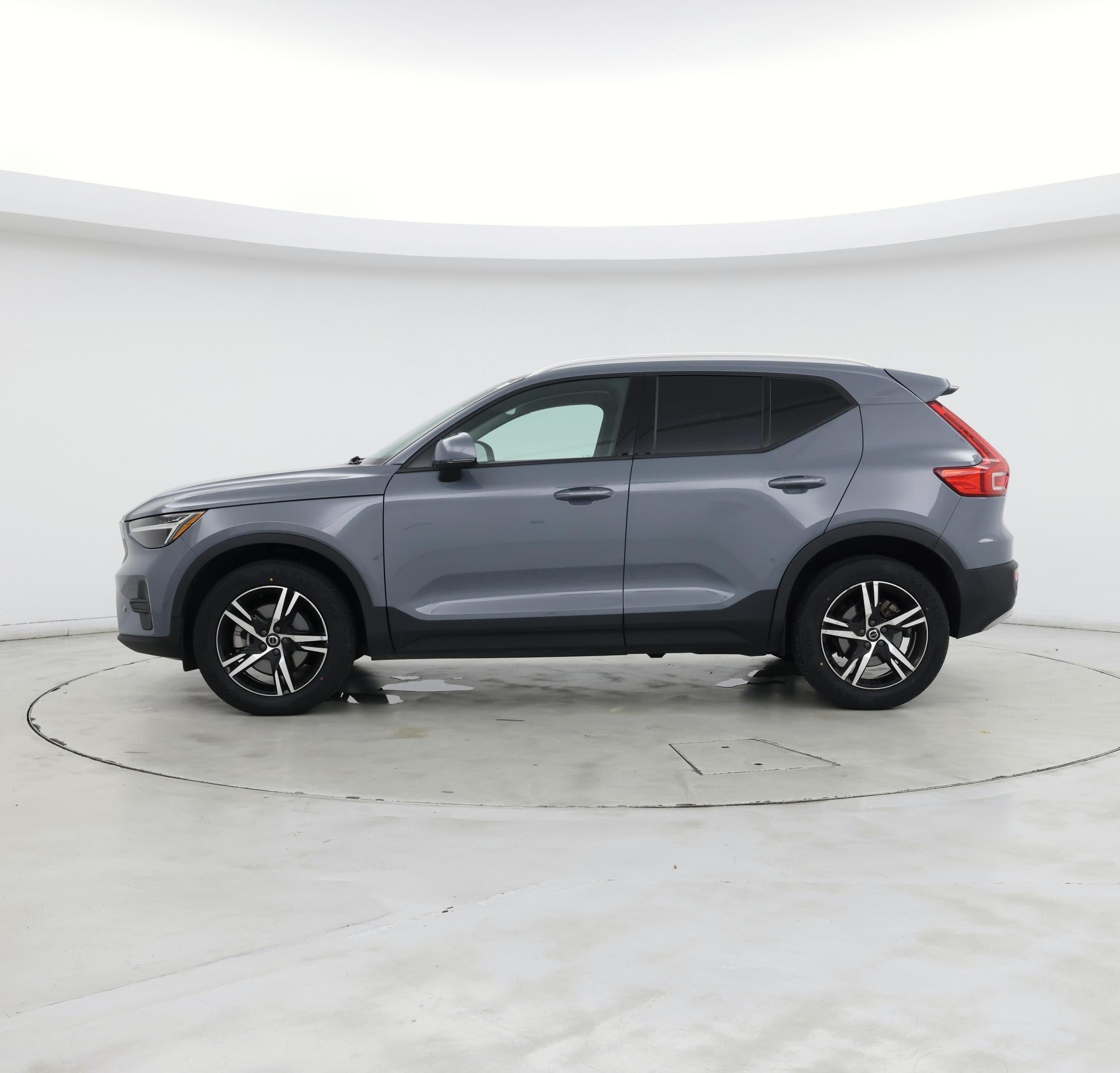 Thumbnail: 2023 Volvo XC40 - 3