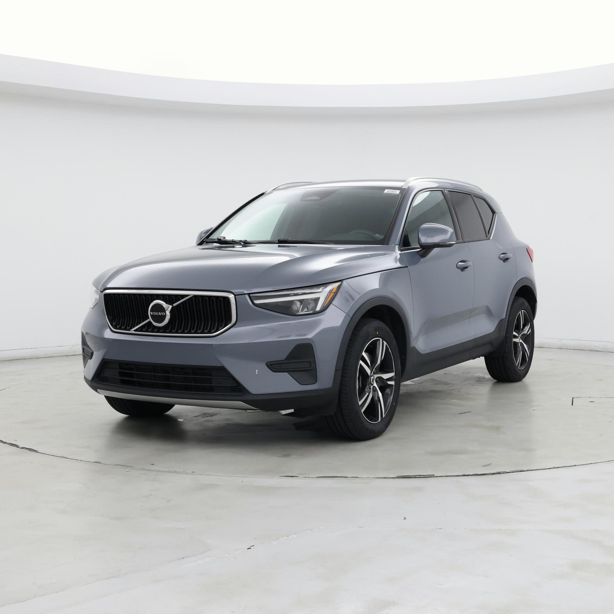 Thumbnail: 2023 Volvo XC40 - 4