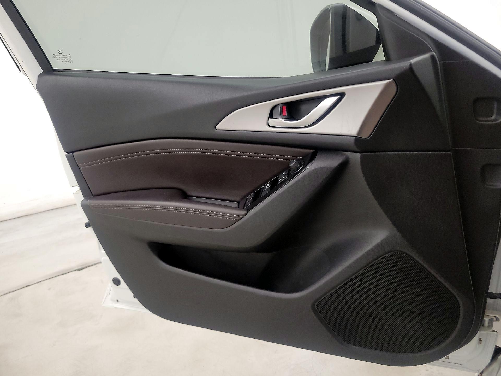 Thumbnail: 2017 Mazda Mazda3 - 12