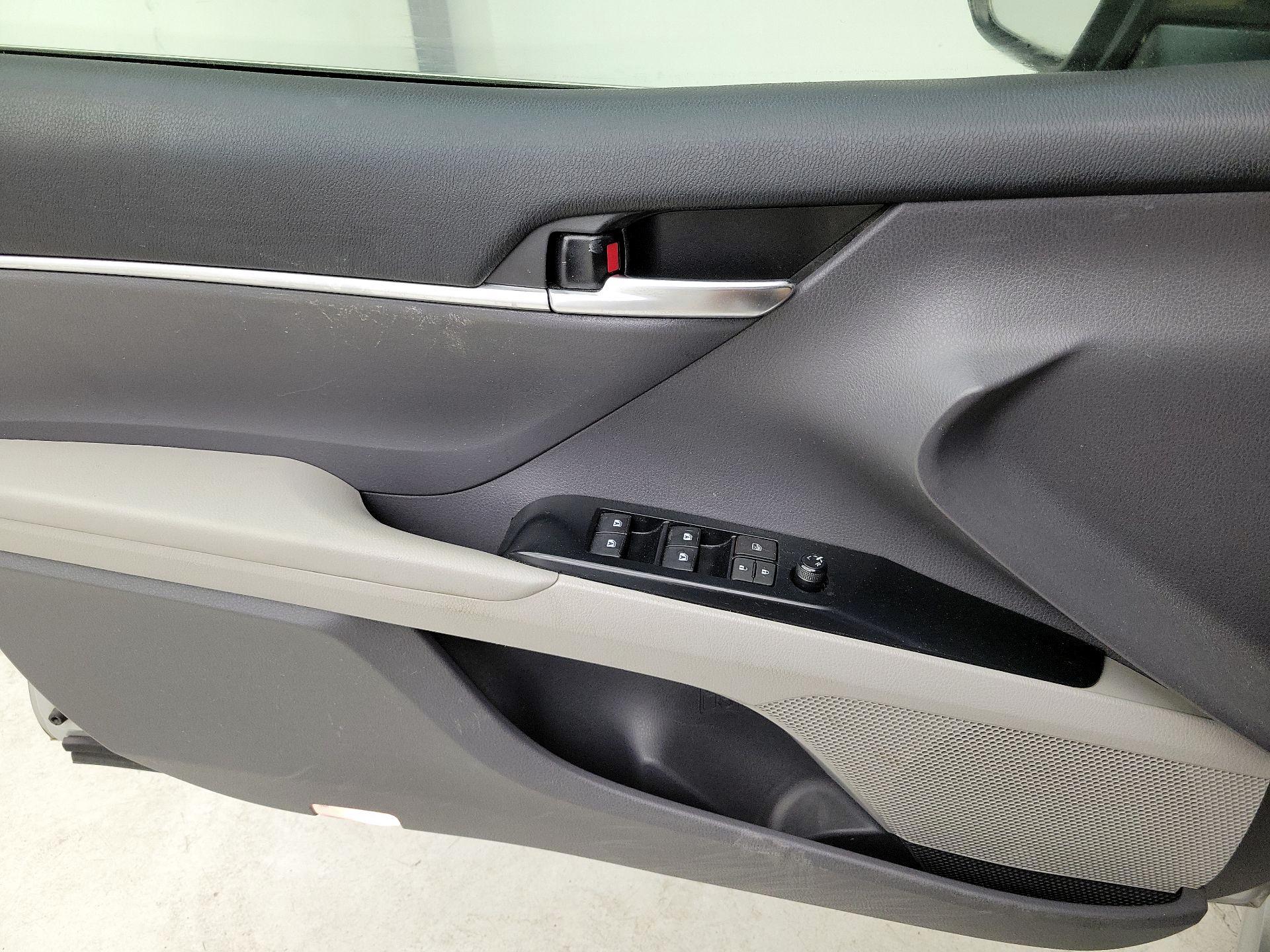 Thumbnail: 2019 Toyota Camry - 12