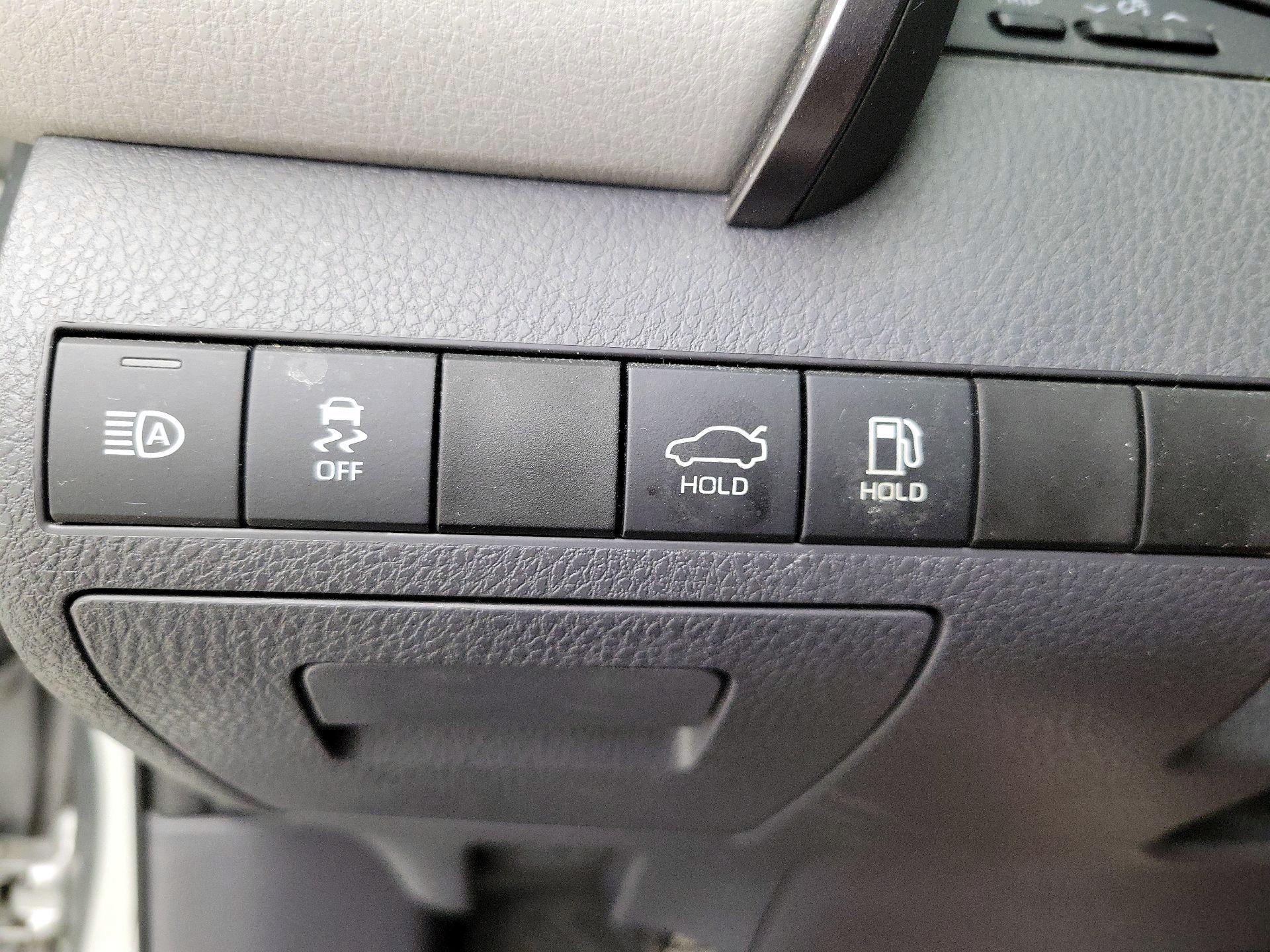 Thumbnail: 2019 Toyota Camry - 13
