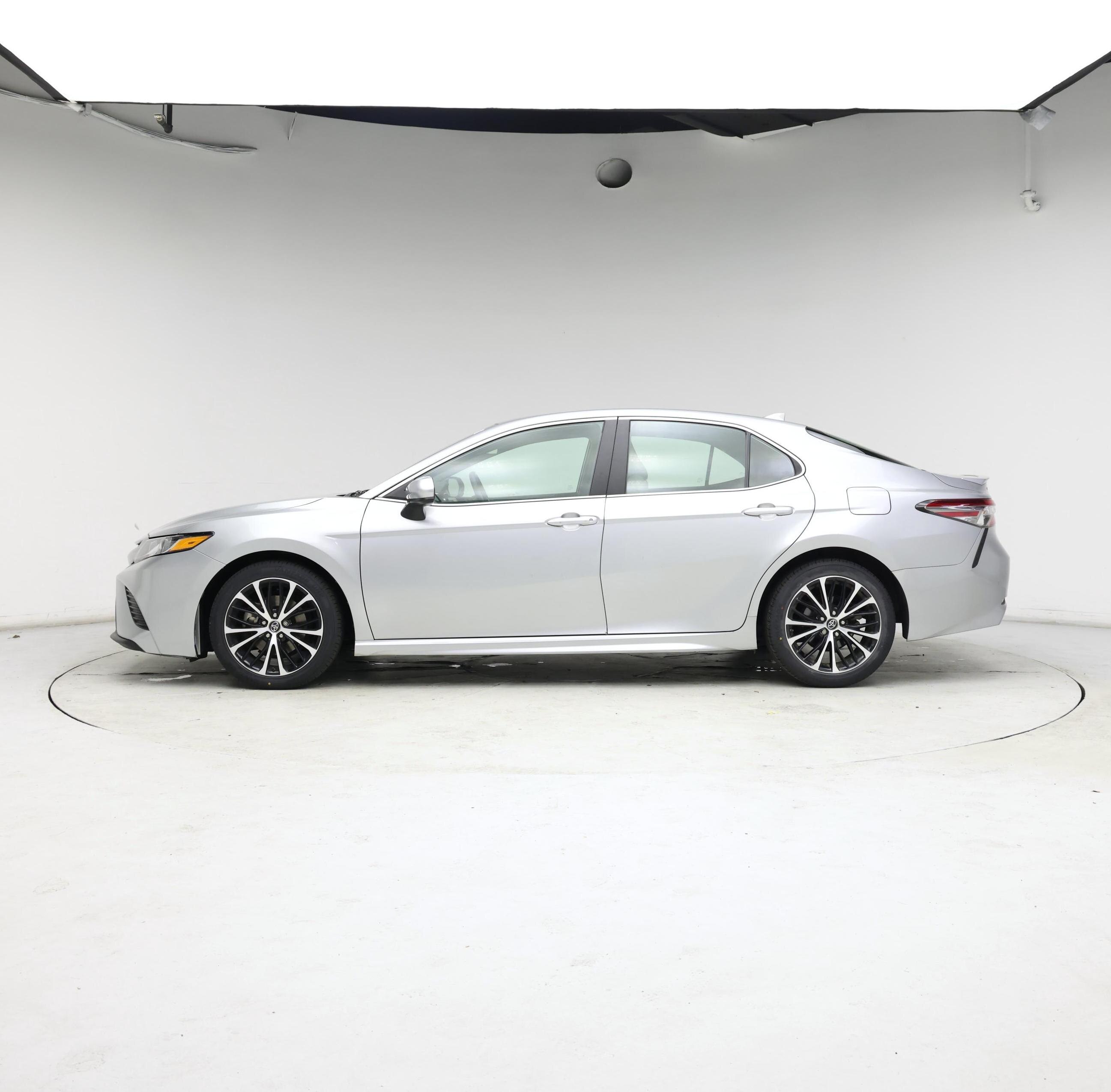Thumbnail: 2019 Toyota Camry - 3