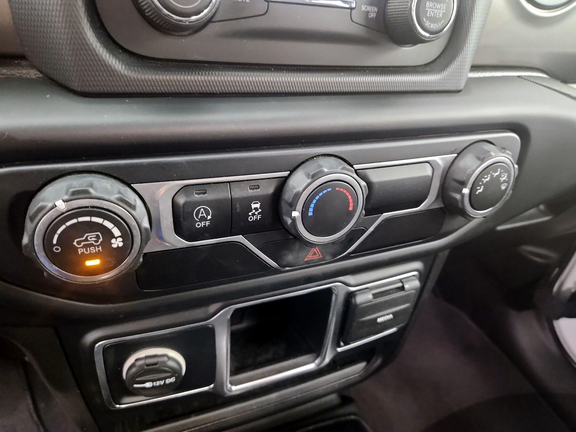 Thumbnail: 2019 Jeep Wrangler - 16