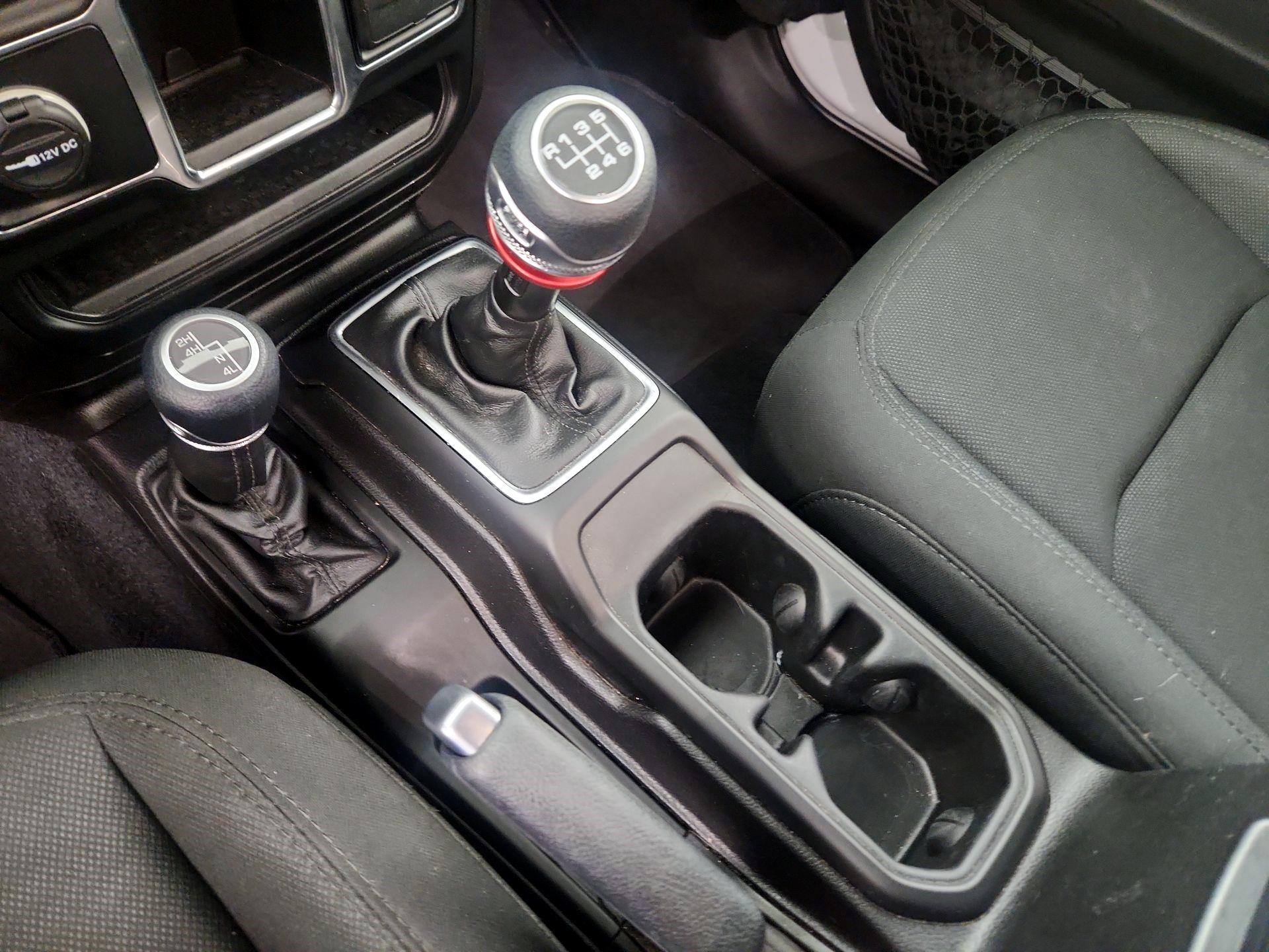 Thumbnail: 2019 Jeep Wrangler - 17