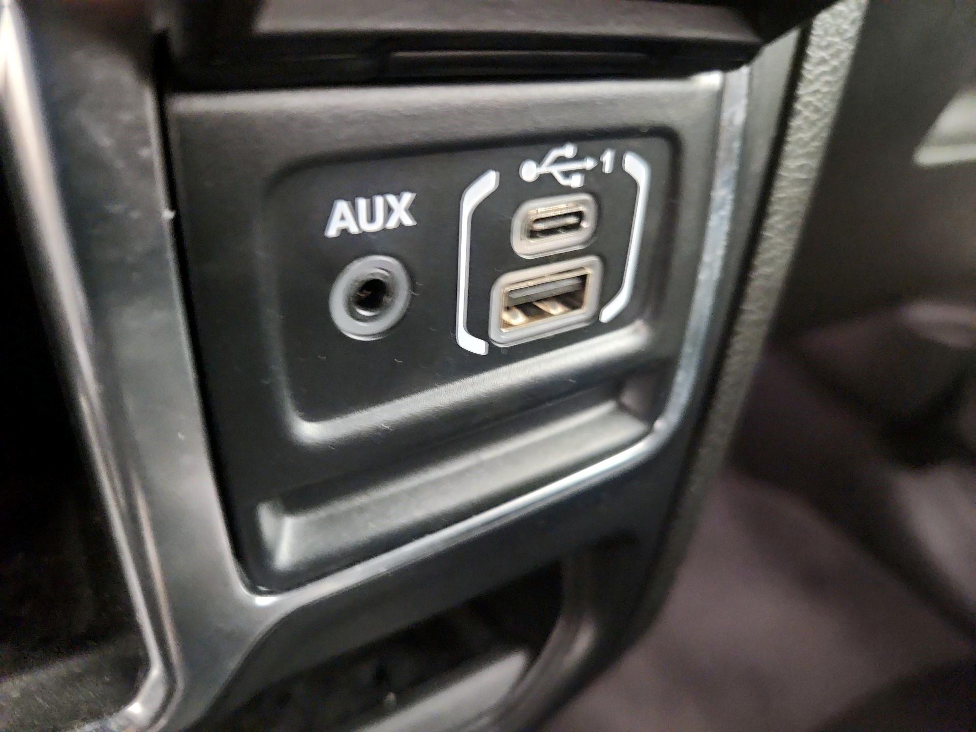 Thumbnail: 2019 Jeep Wrangler - 18