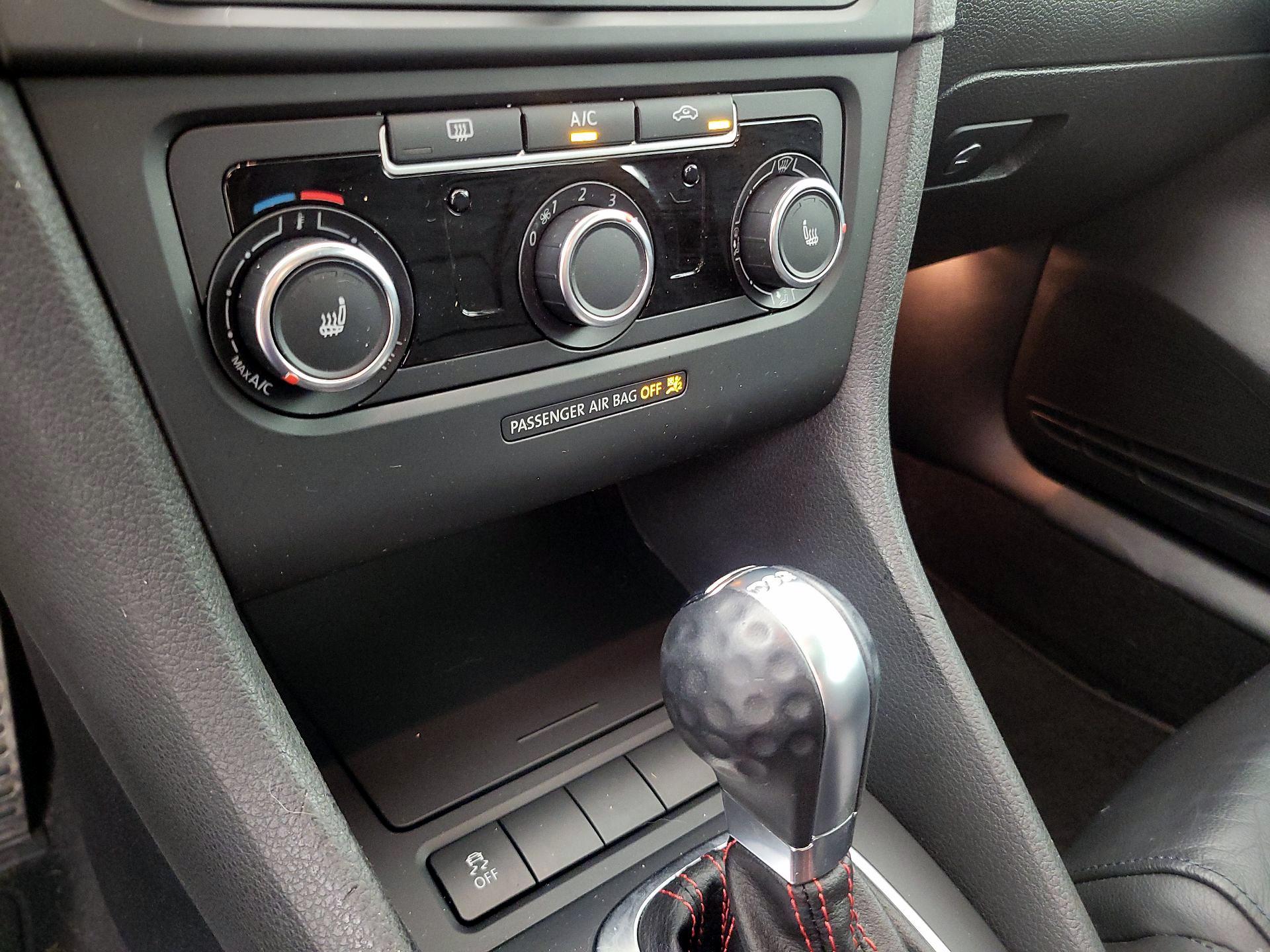 Thumbnail: 2013 Volkswagen Golf - 16