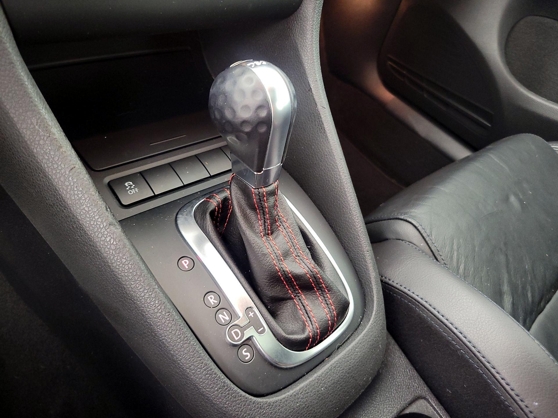 Thumbnail: 2013 Volkswagen Golf - 17