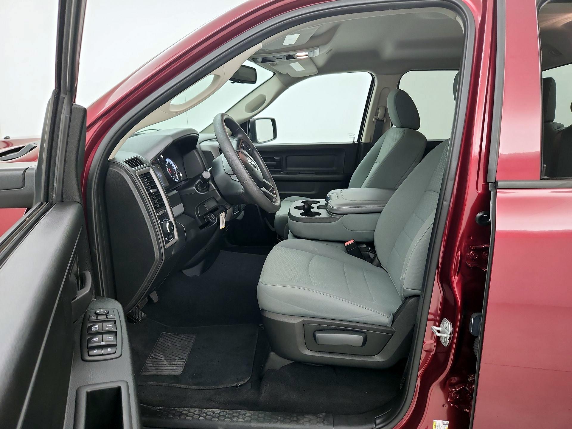 Thumbnail: 2019 RAM 1500 Classic - 11