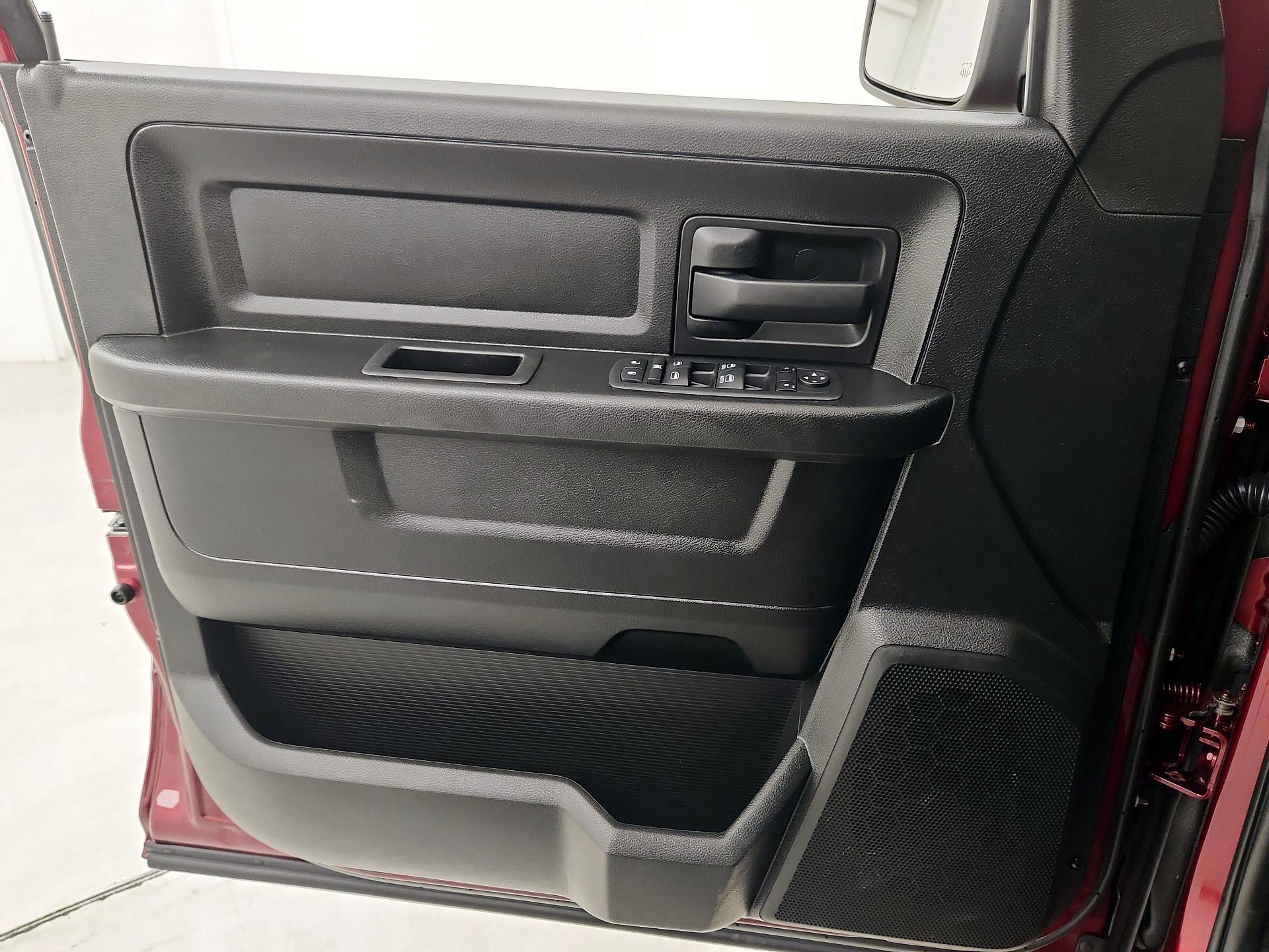 Thumbnail: 2019 RAM 1500 Classic - 12