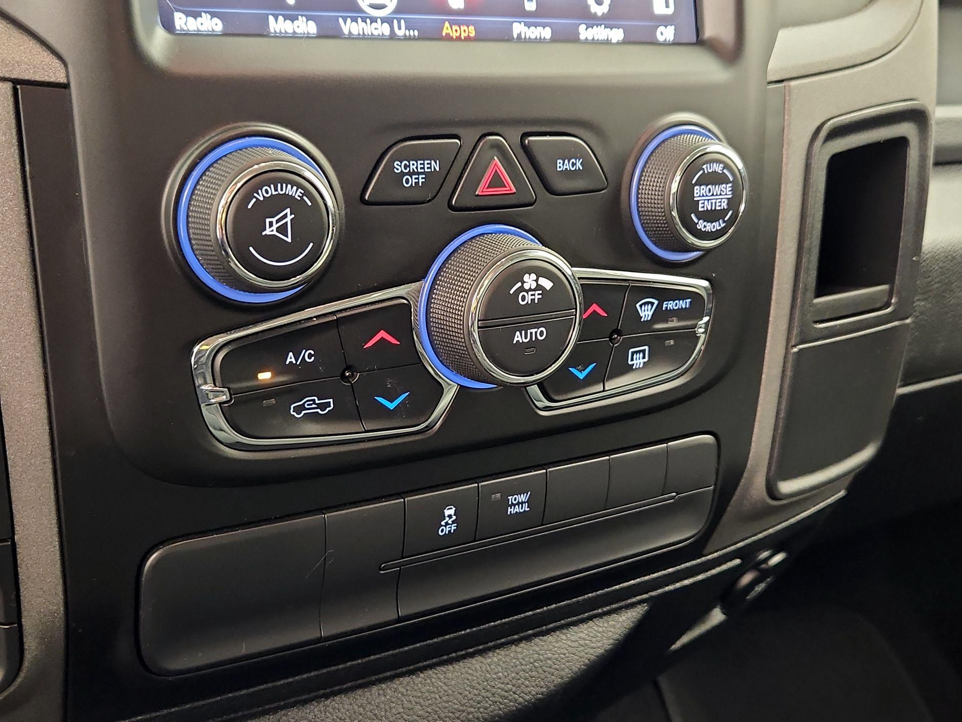 Thumbnail: 2019 RAM 1500 Classic - 16