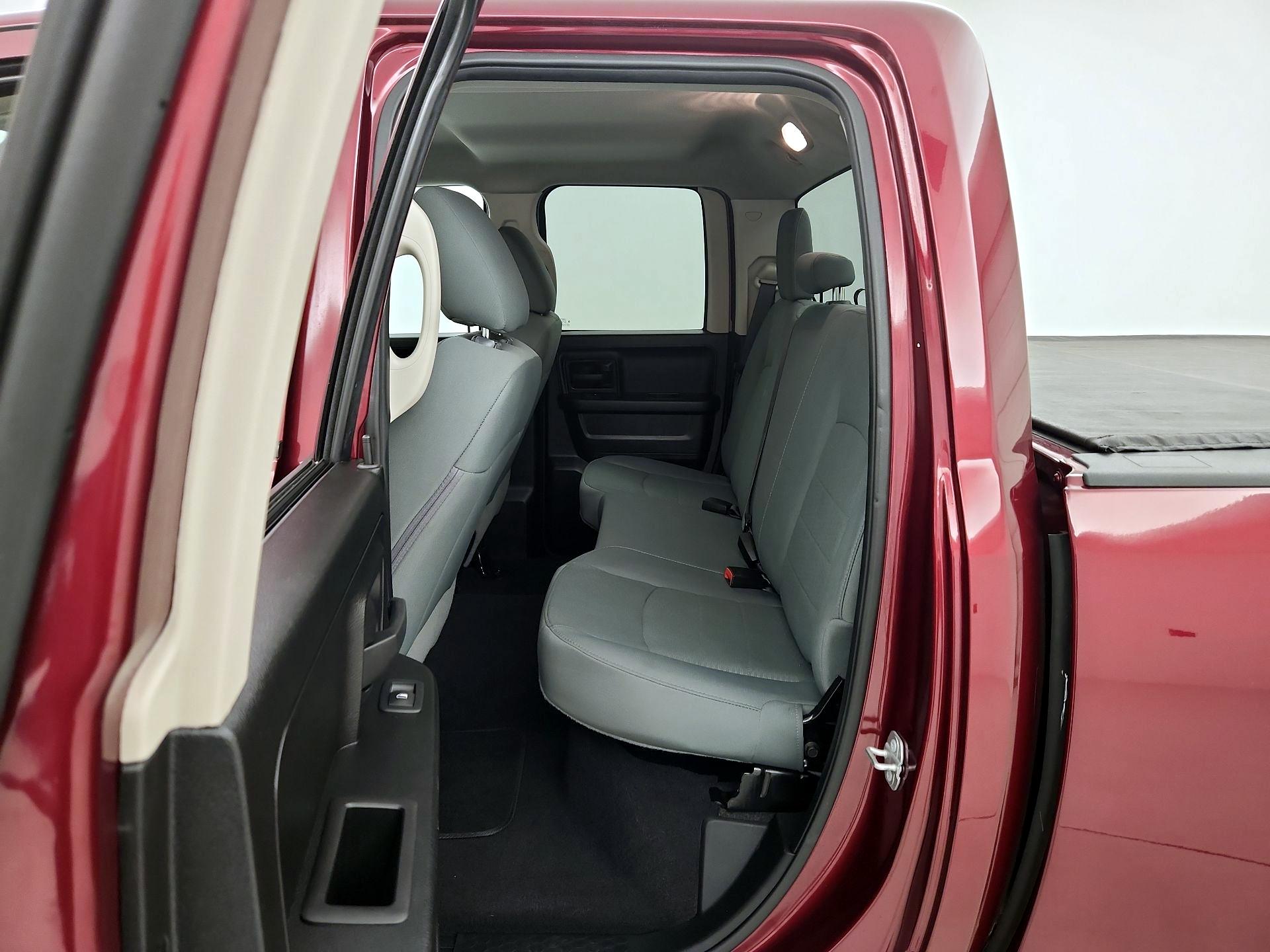 Thumbnail: 2019 RAM 1500 Classic - 19