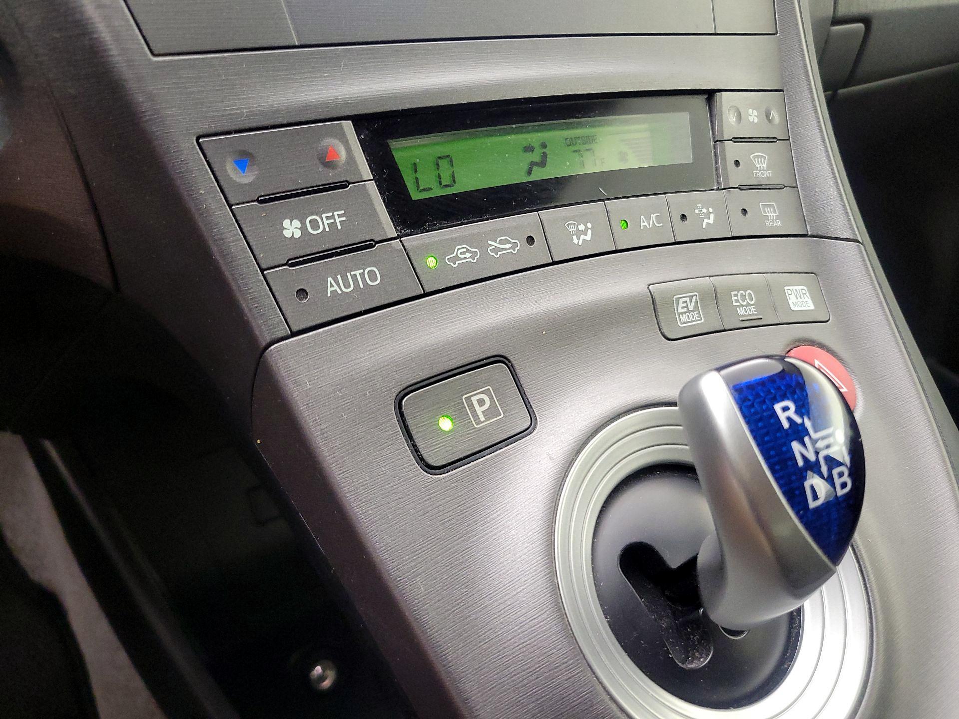 Thumbnail: 2013 Toyota Prius - 15