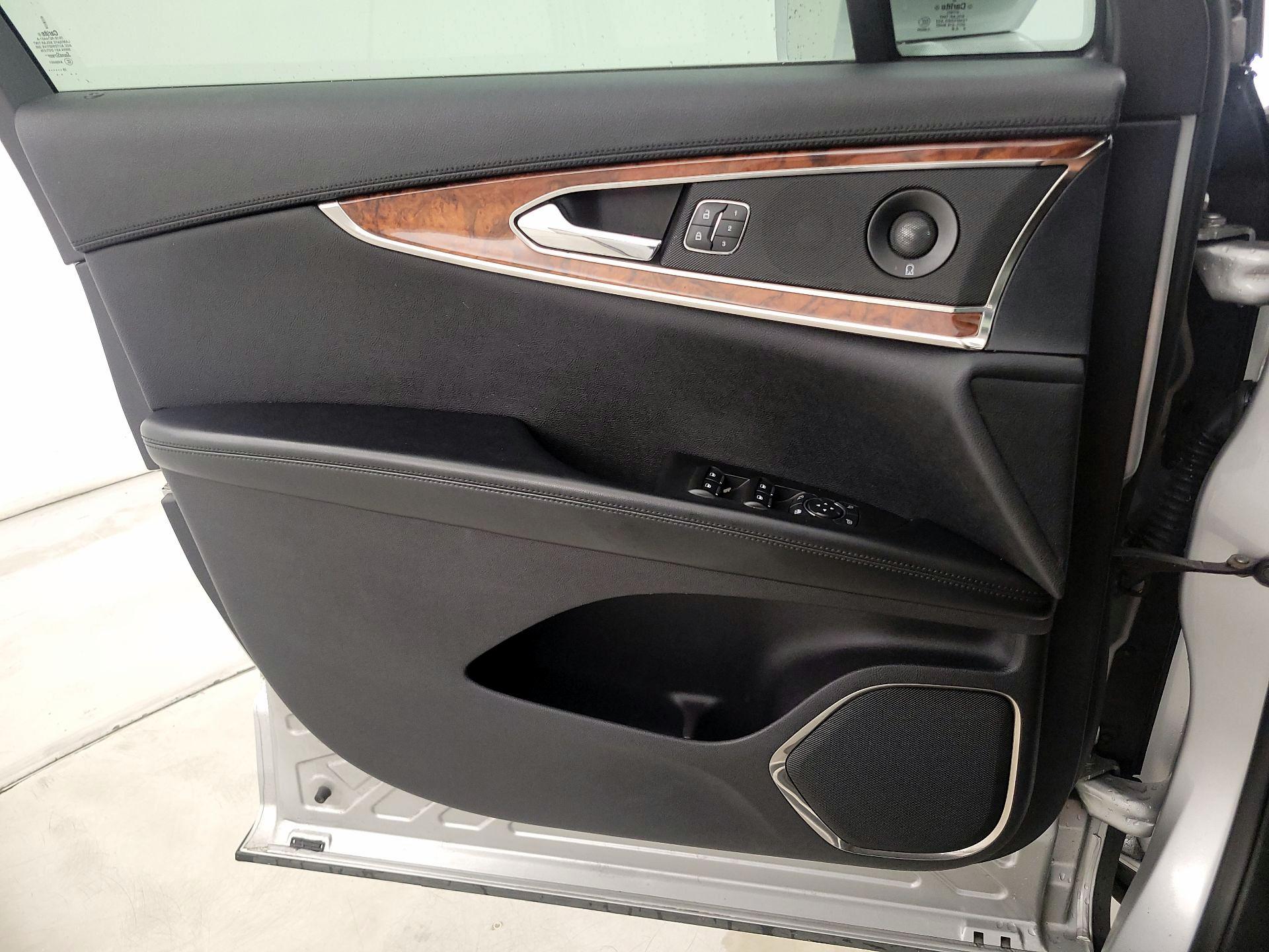 Thumbnail: 2019 Lincoln Nautilus - 12