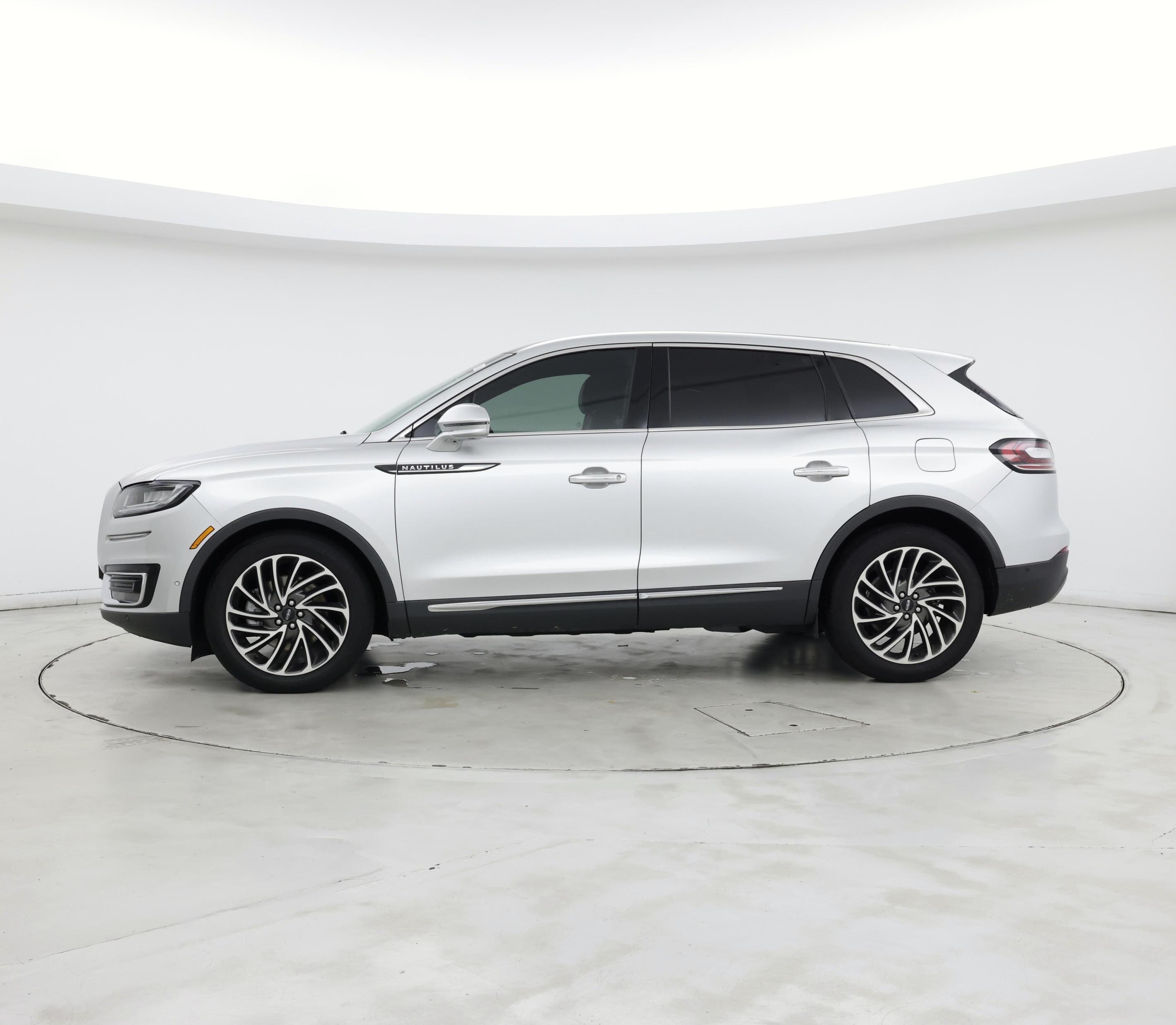 Thumbnail: 2019 Lincoln Nautilus - 3