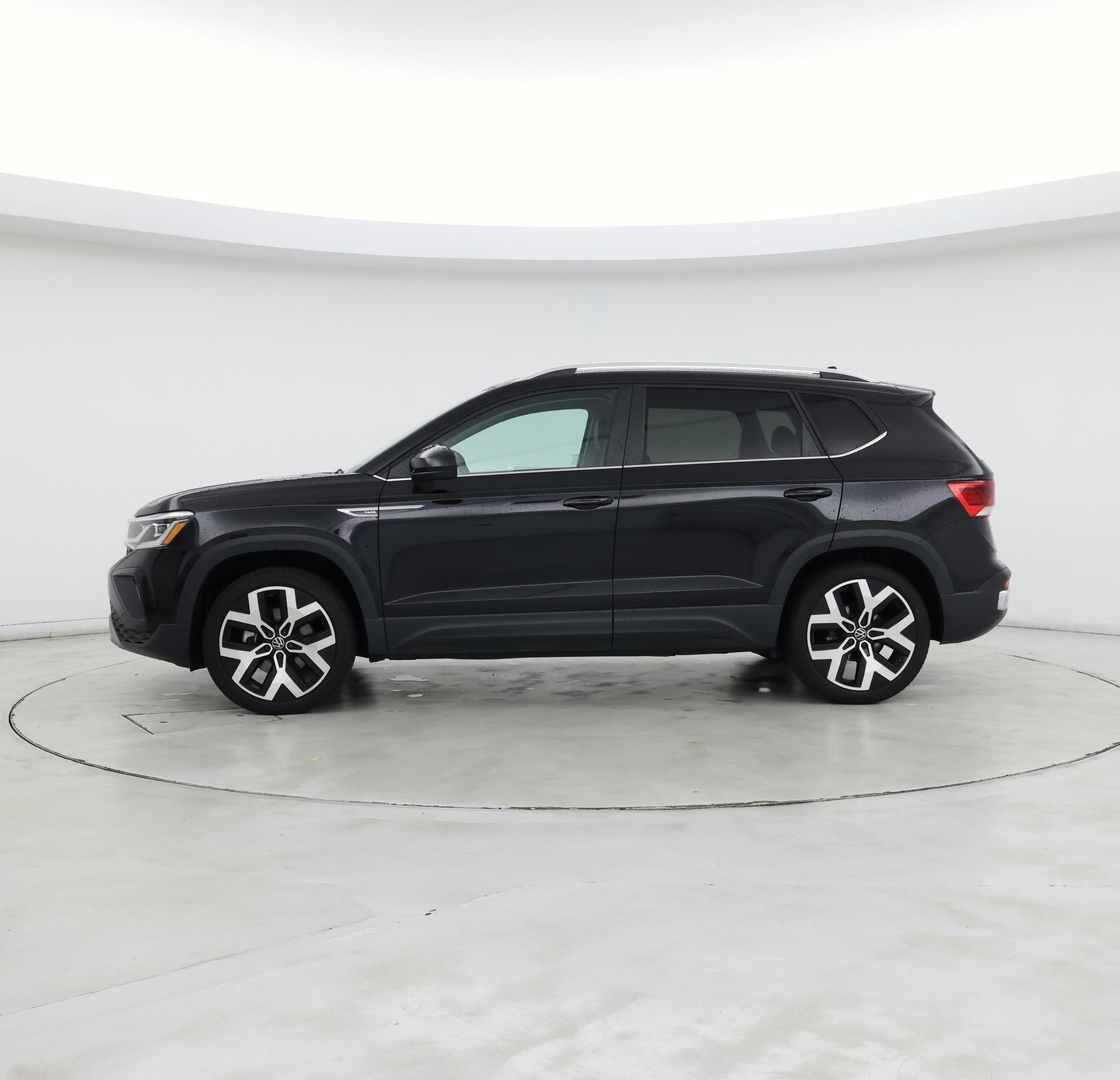 Thumbnail: 2023 Volkswagen Taos - 3