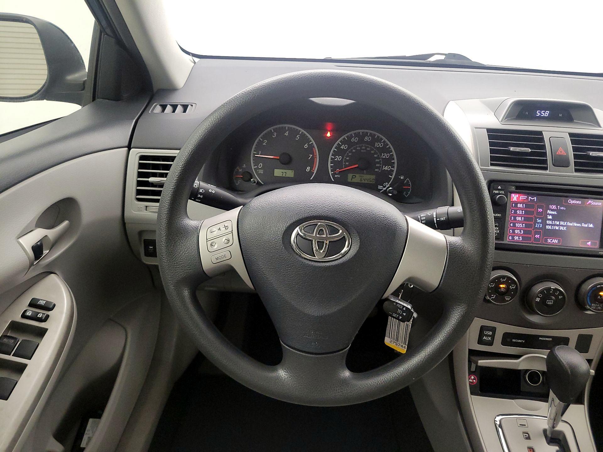 Thumbnail: 2013 Toyota Corolla - 10